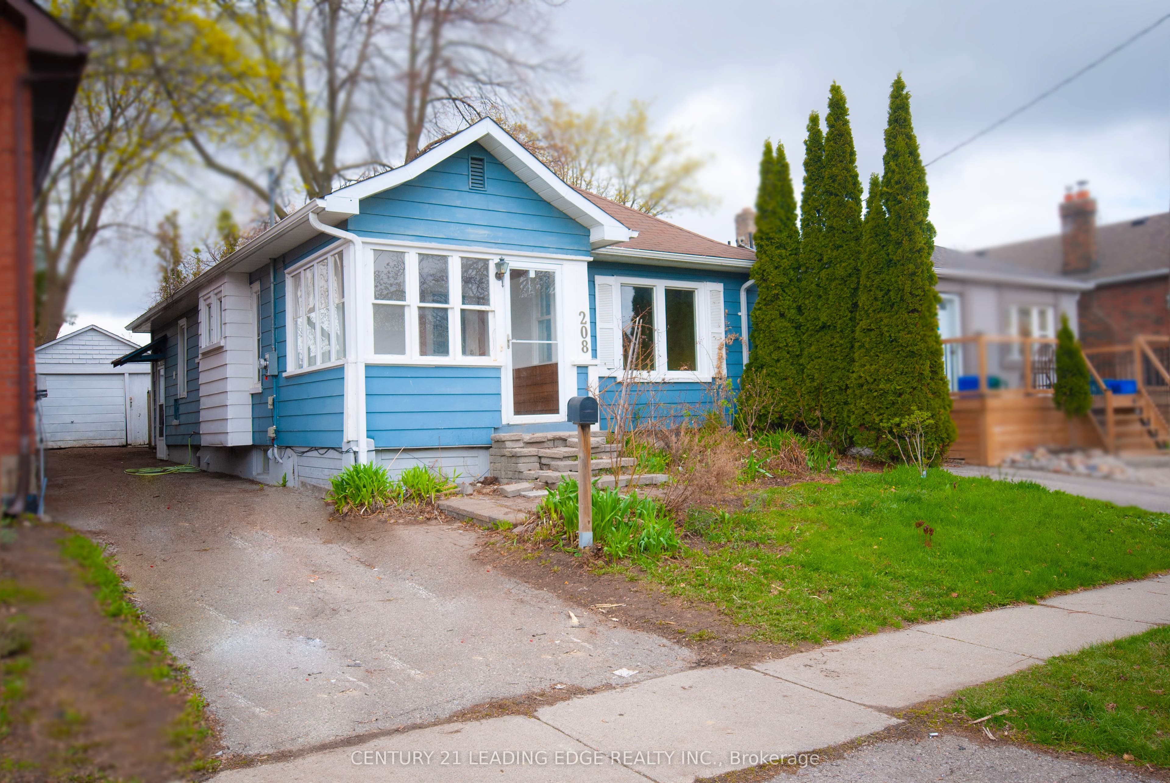 208 Oshawa Boulevard photo 1