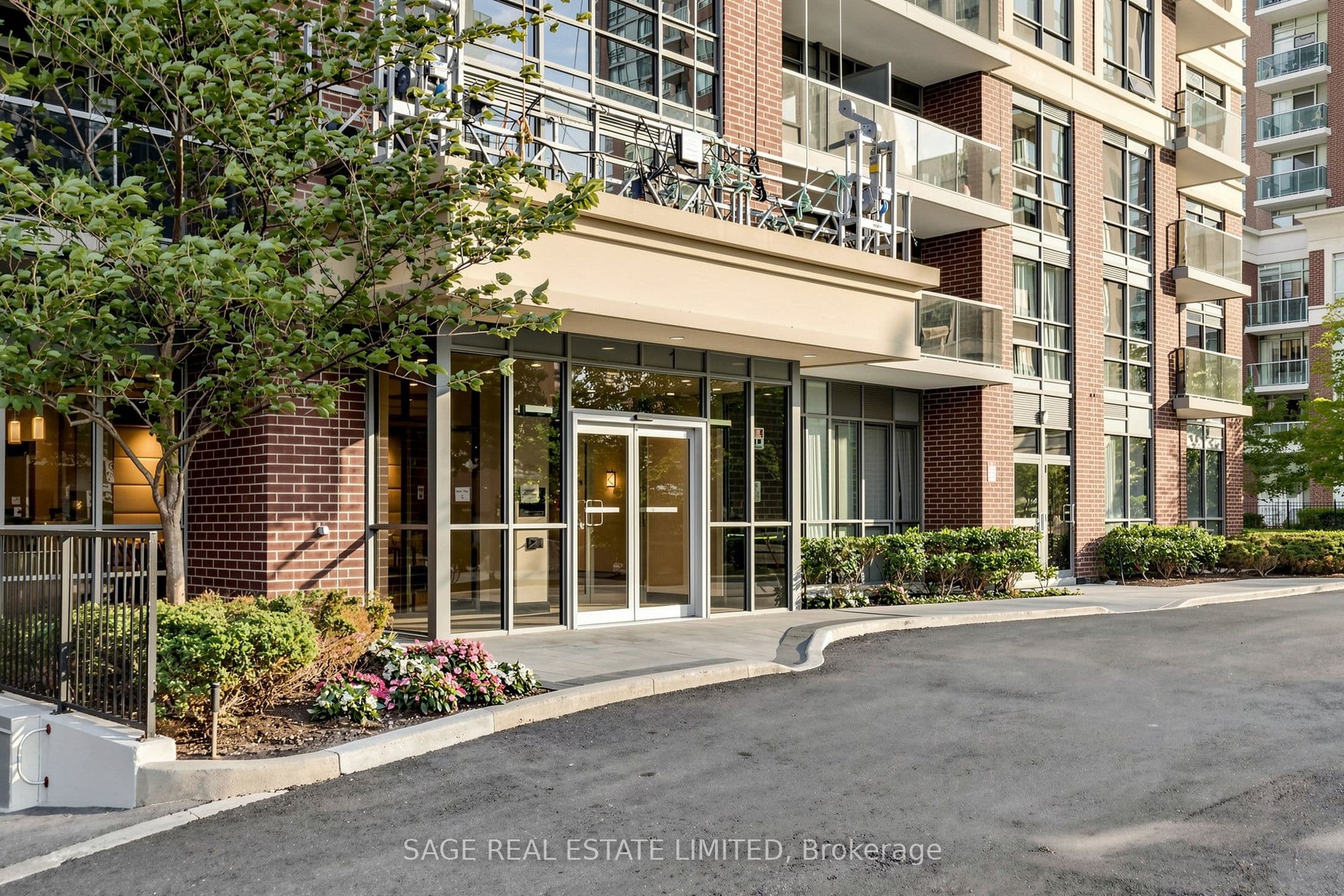 Unit 605 1 Michael Power Place photo 1