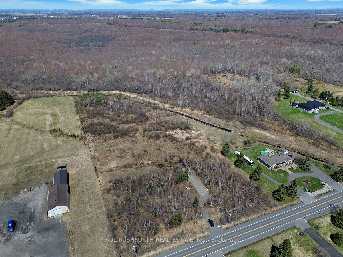 2667 Russland Road photo 1