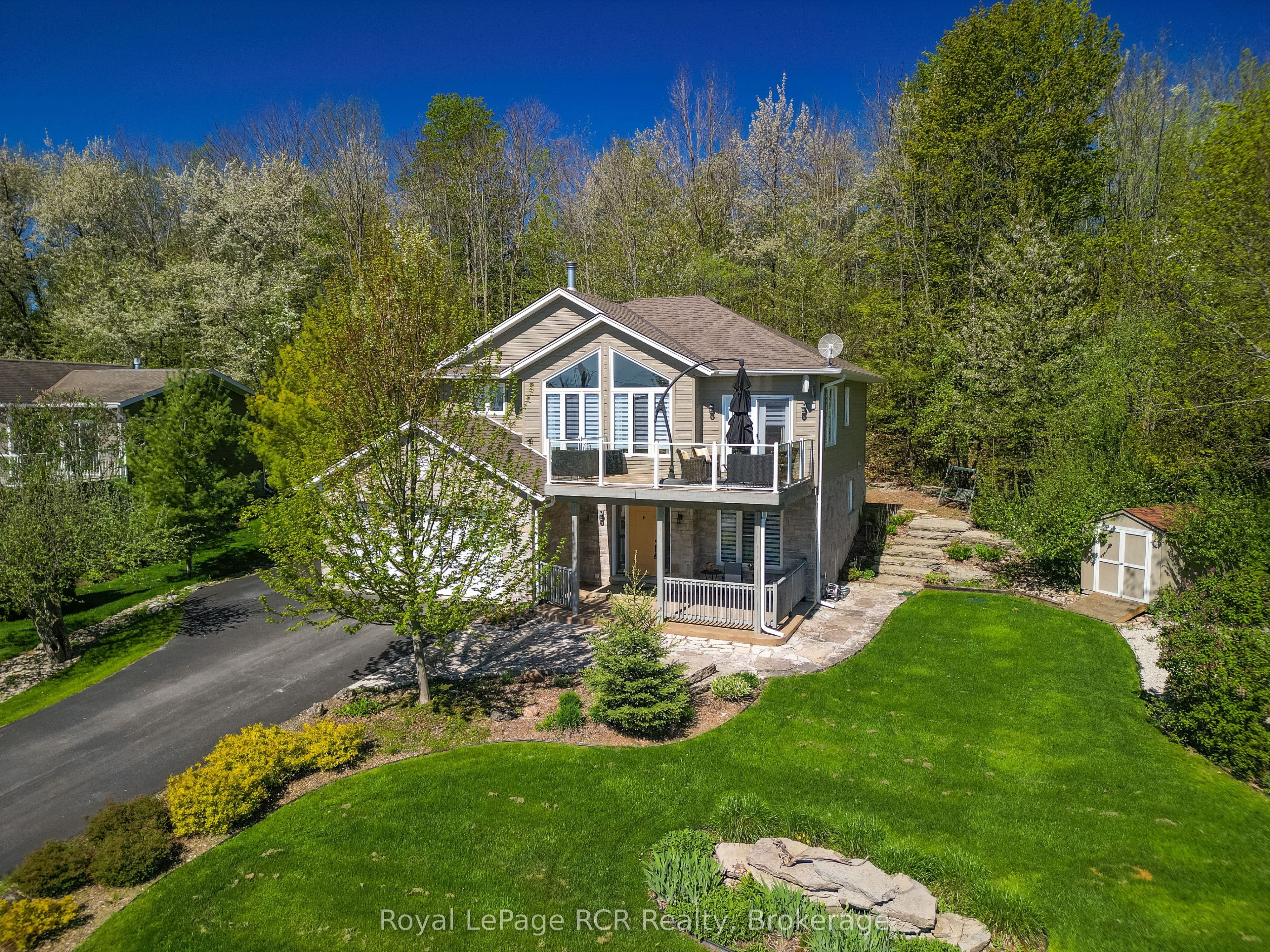 154 MacIntosh Drive photo 1