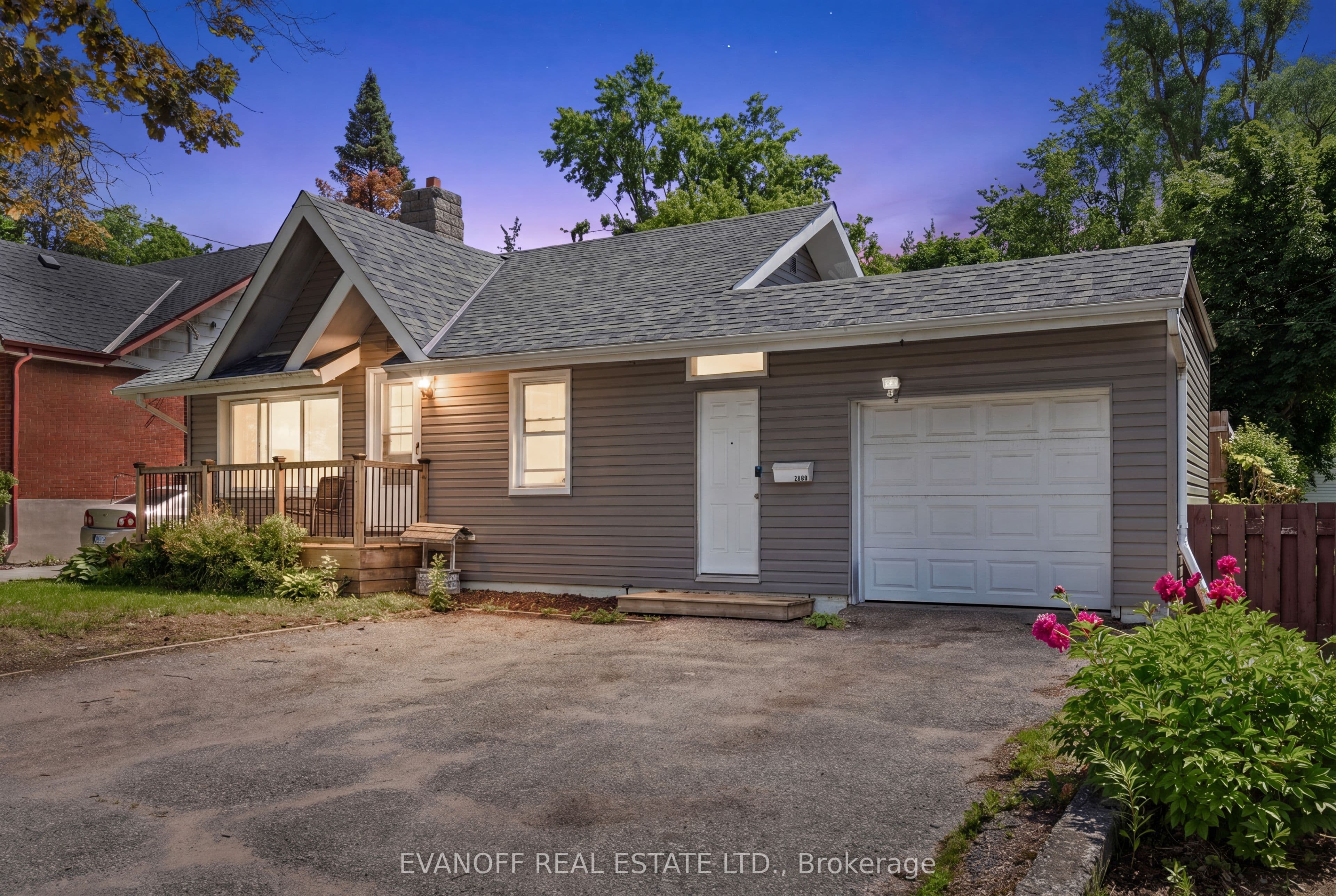 1288 Clonsilla Avenue photo 1