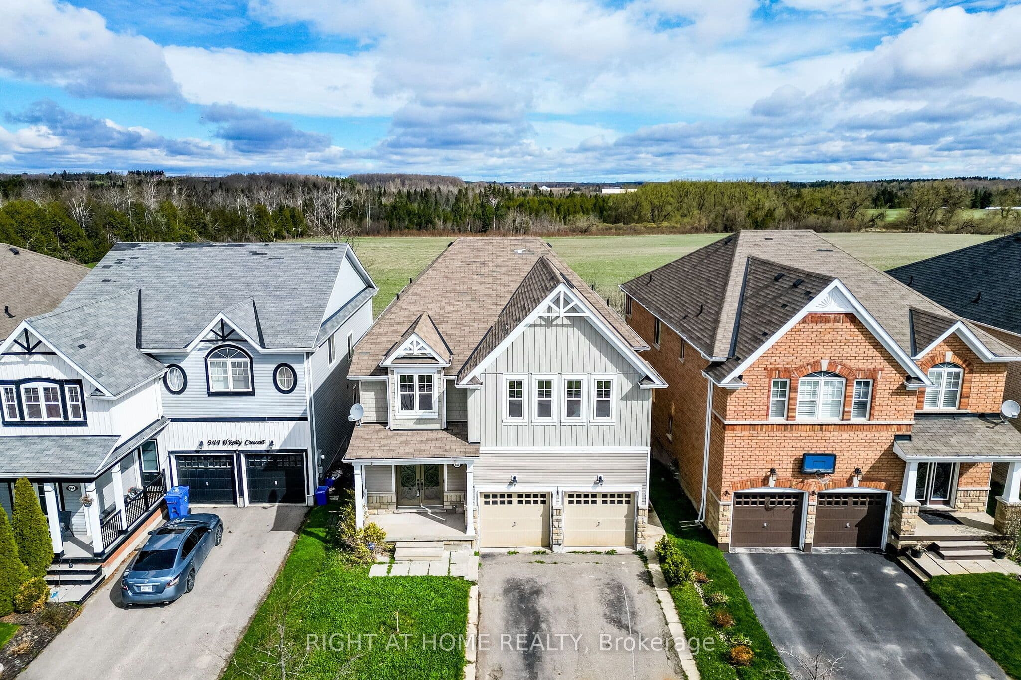 940 O'reilly Crescent photo 1