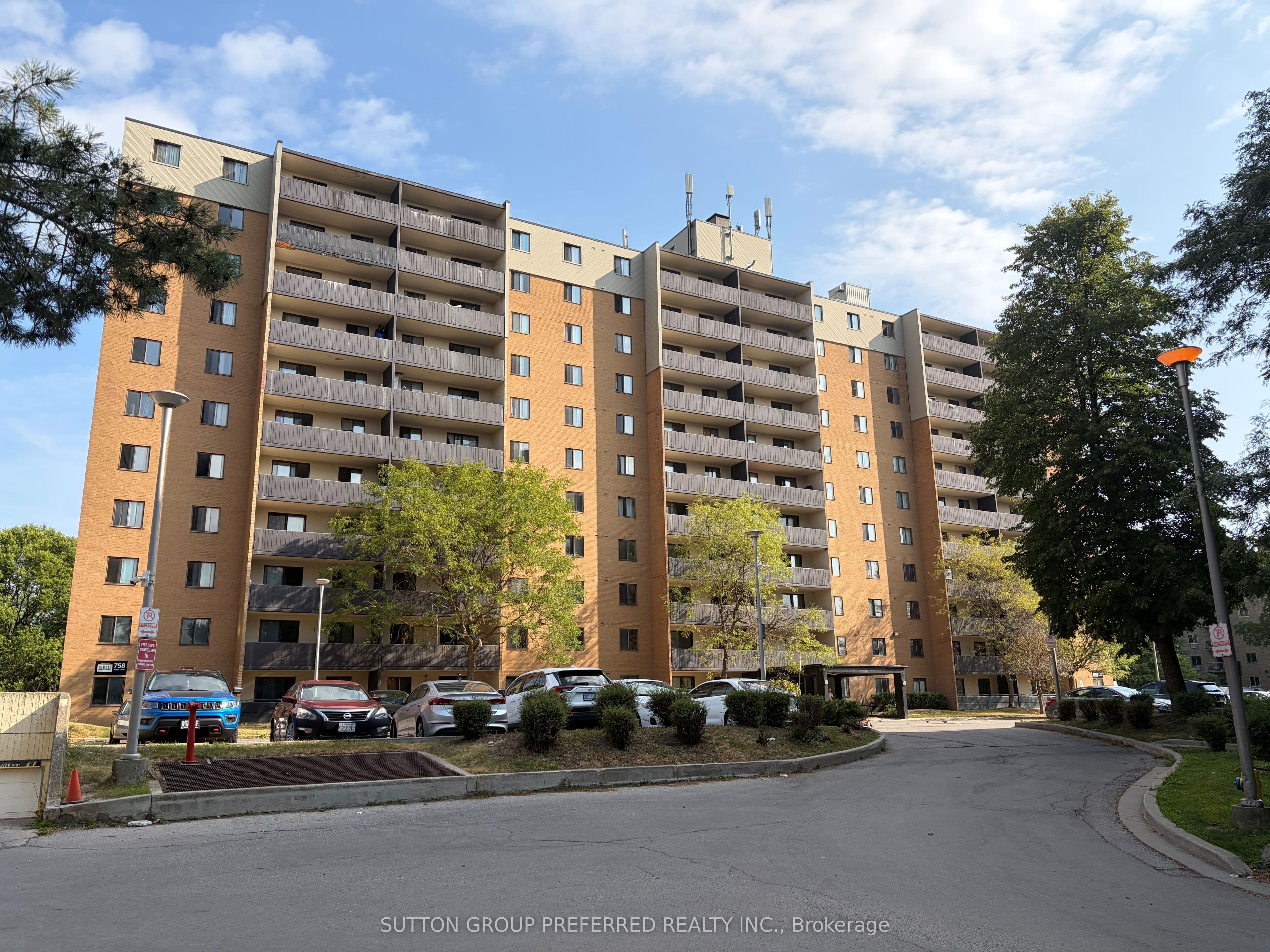 Unit 1004 758 Kipps Lane photo 1