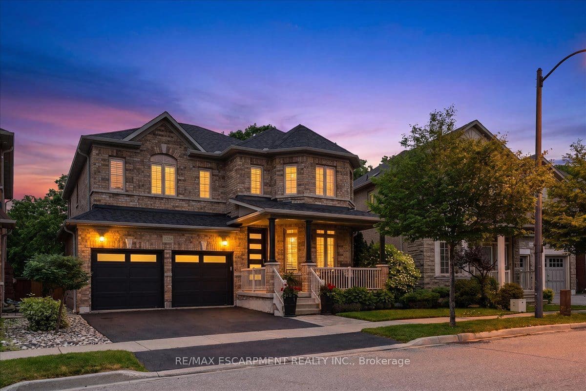 1228 Fox Crescent photo 1