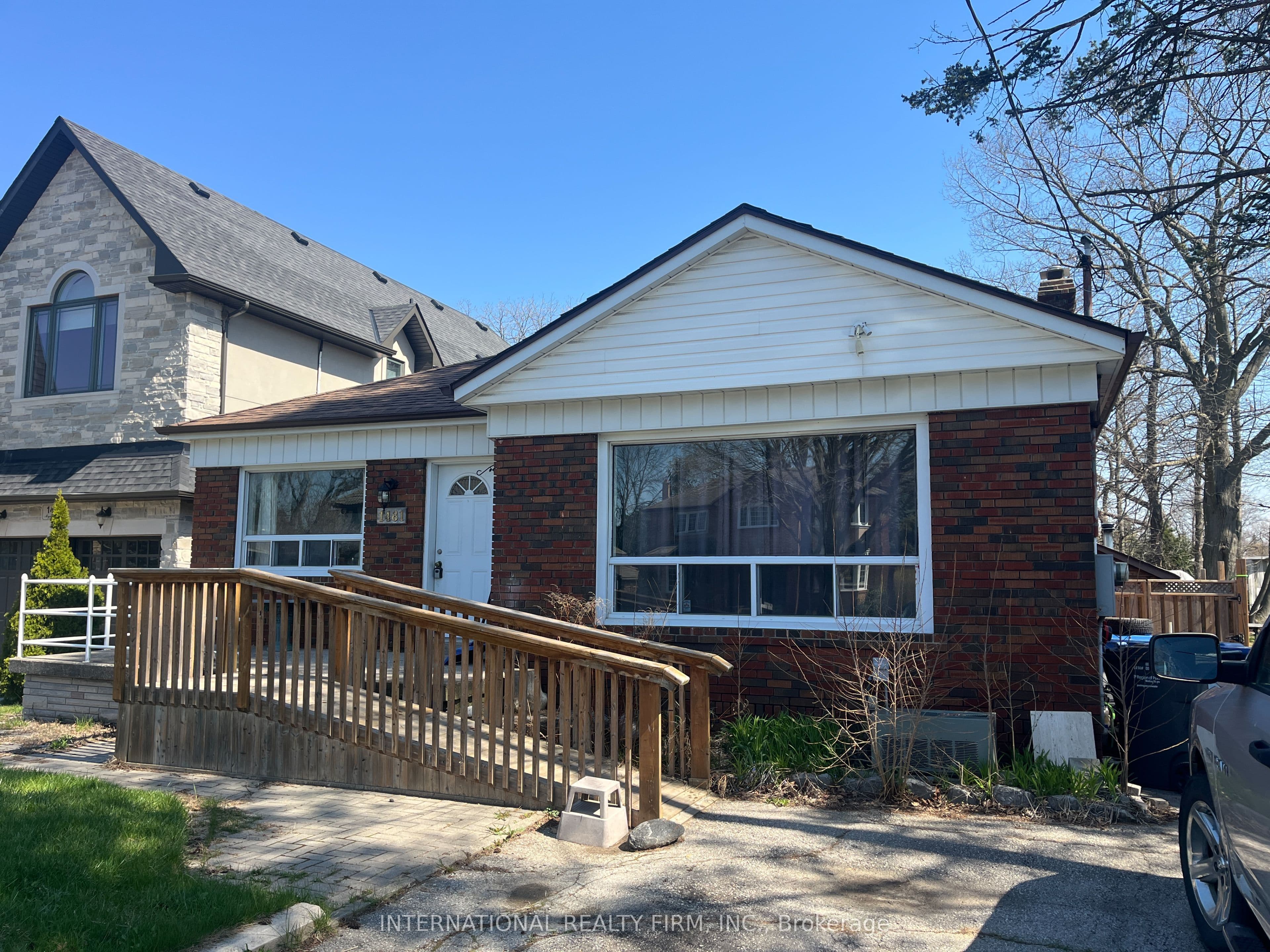 1481 Myron Drive photo 1