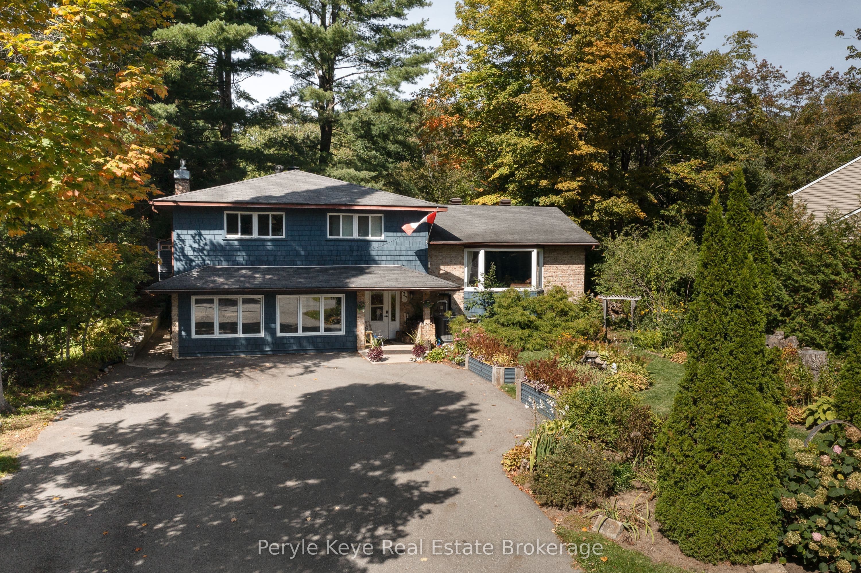 37 Woodland Drive photo 1
