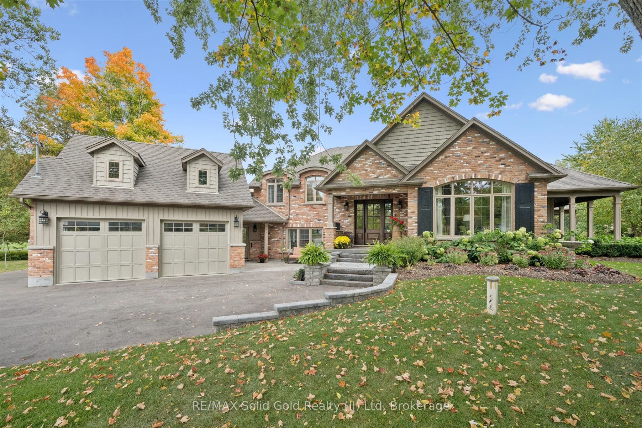 2073 Maplewood Road photo 1