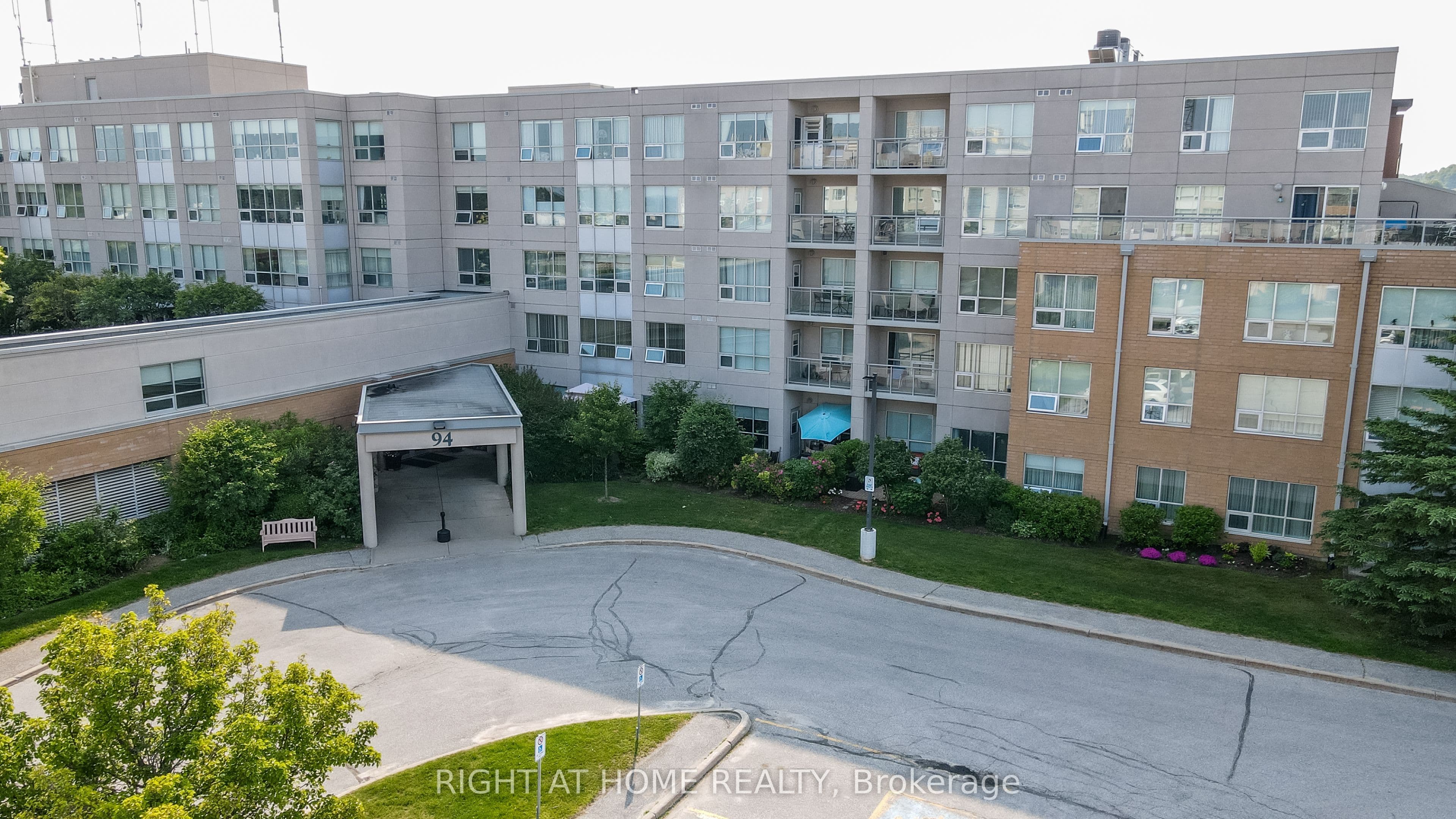 Unit 404 94 Dean Avenue photo 1