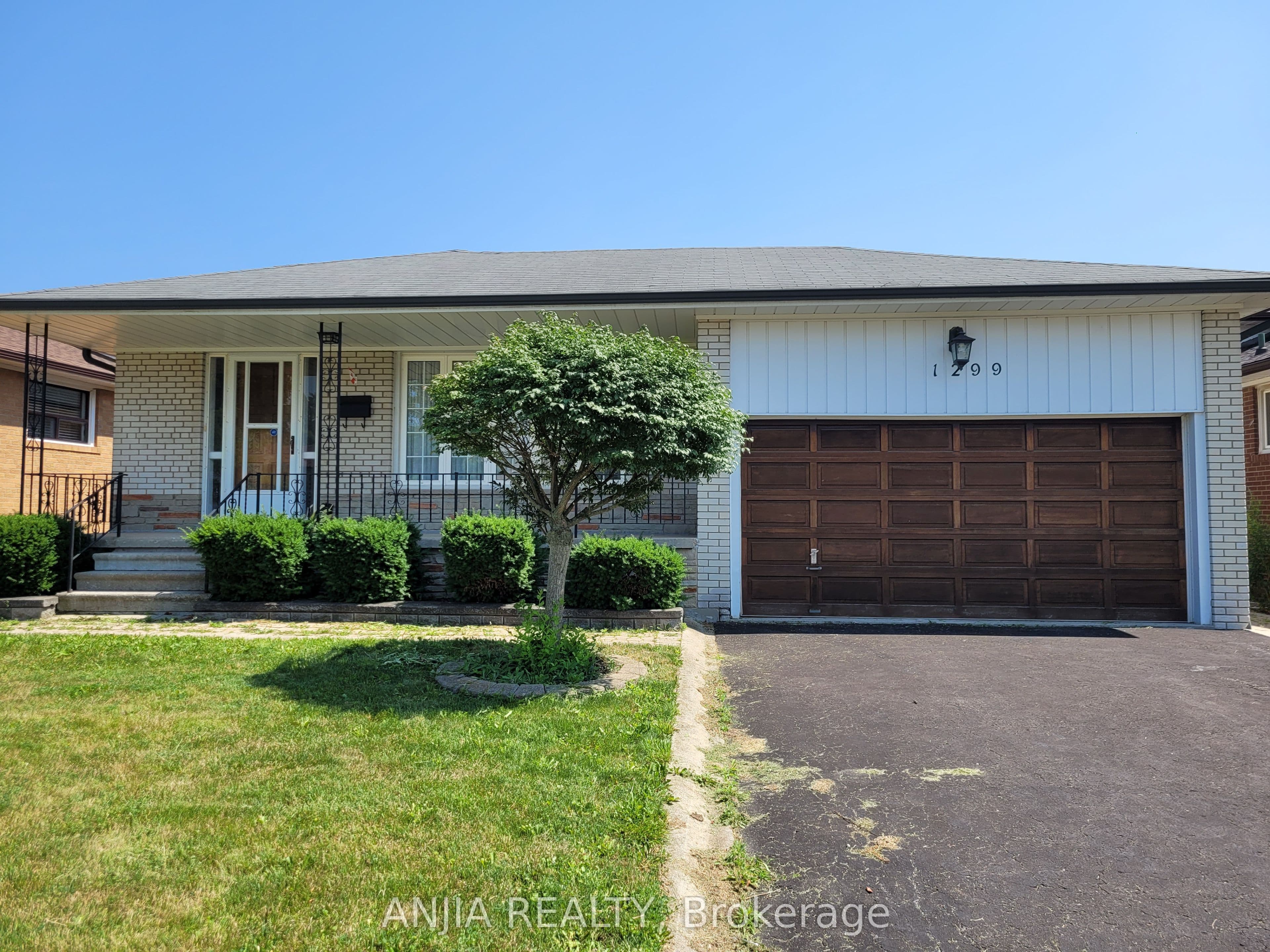 Unit Basement 1299 Shamir Crescent photo 1