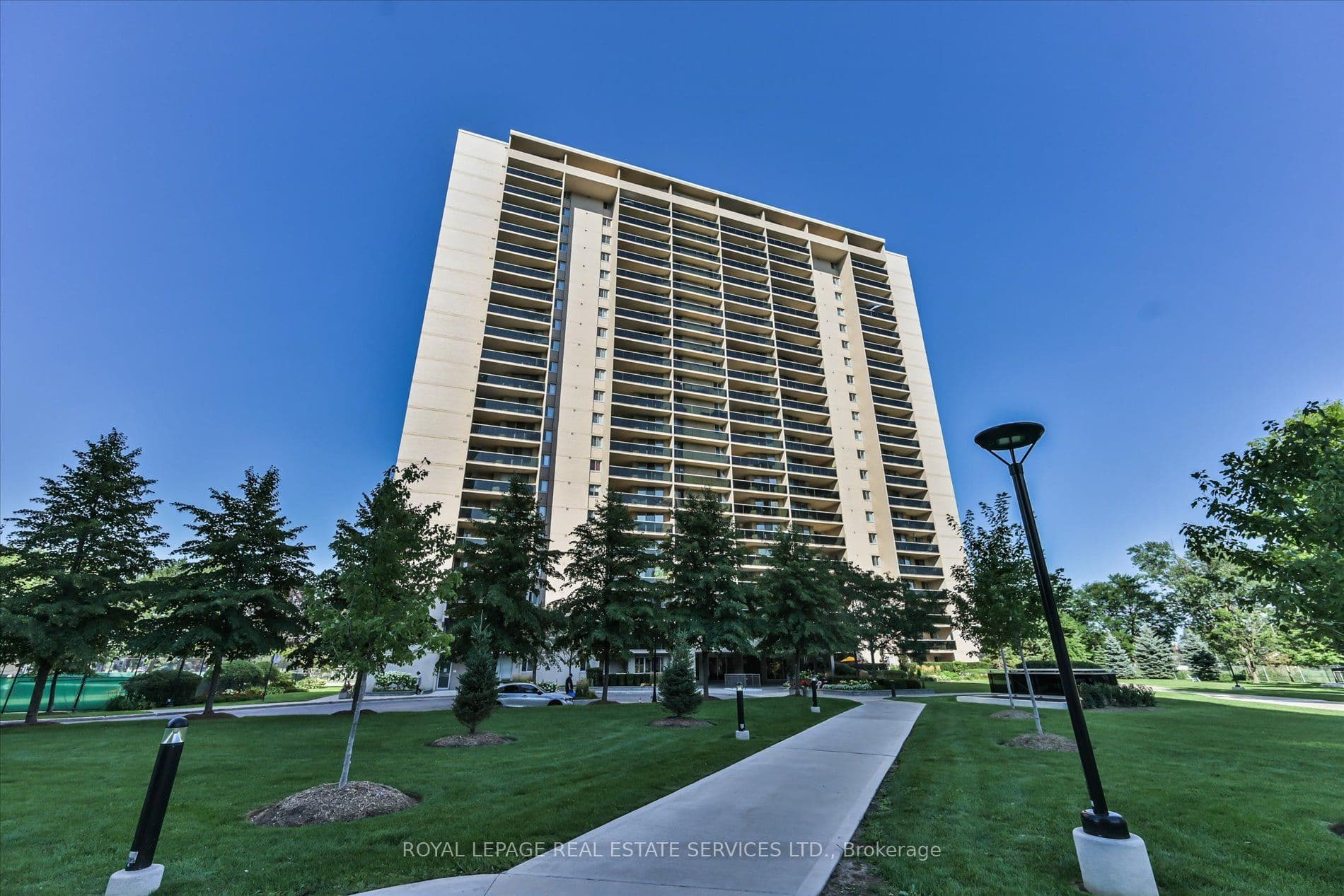 Unit 309 812 Burnhamthorpe Road photo 1