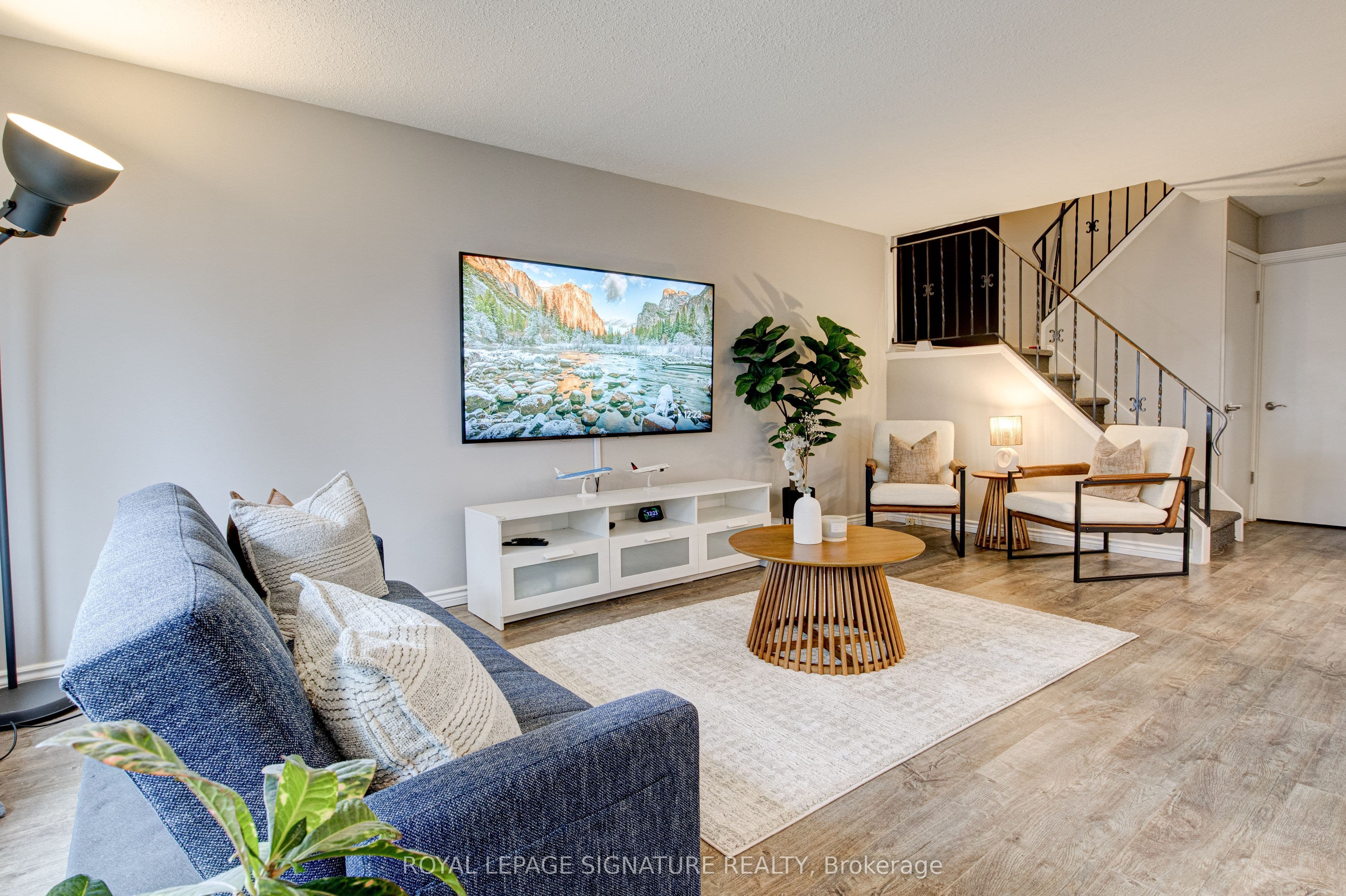 Unit 12 14 Williamsburg Road photo 1