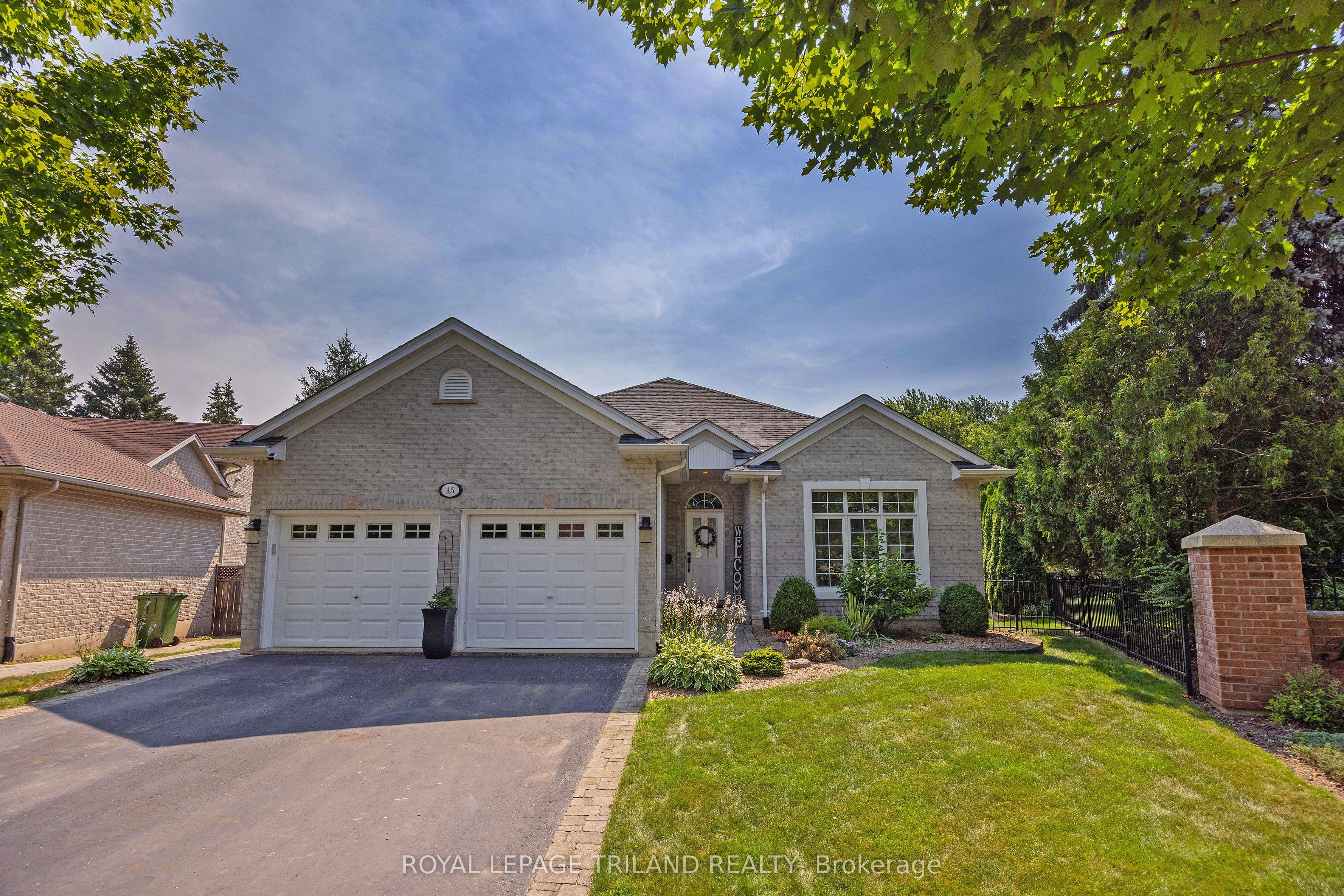 15 Augusta Crescent photo 1