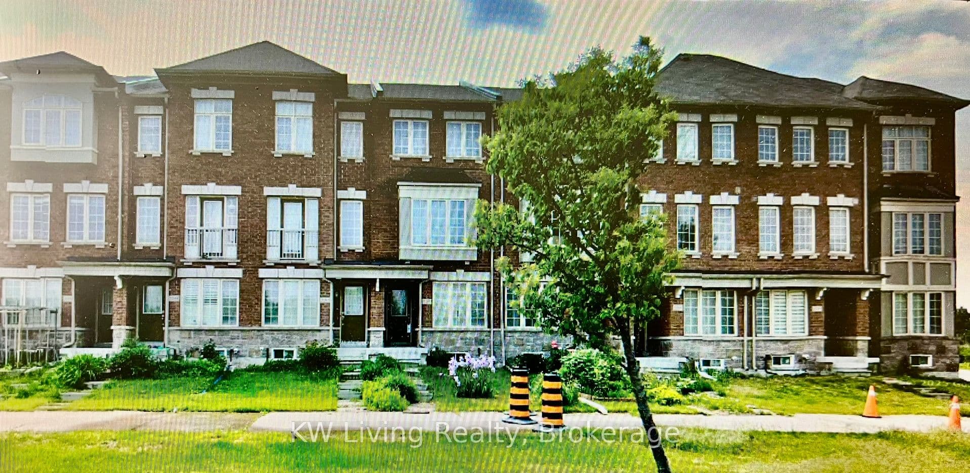 5247 Major Mackenzie Drive photo 1