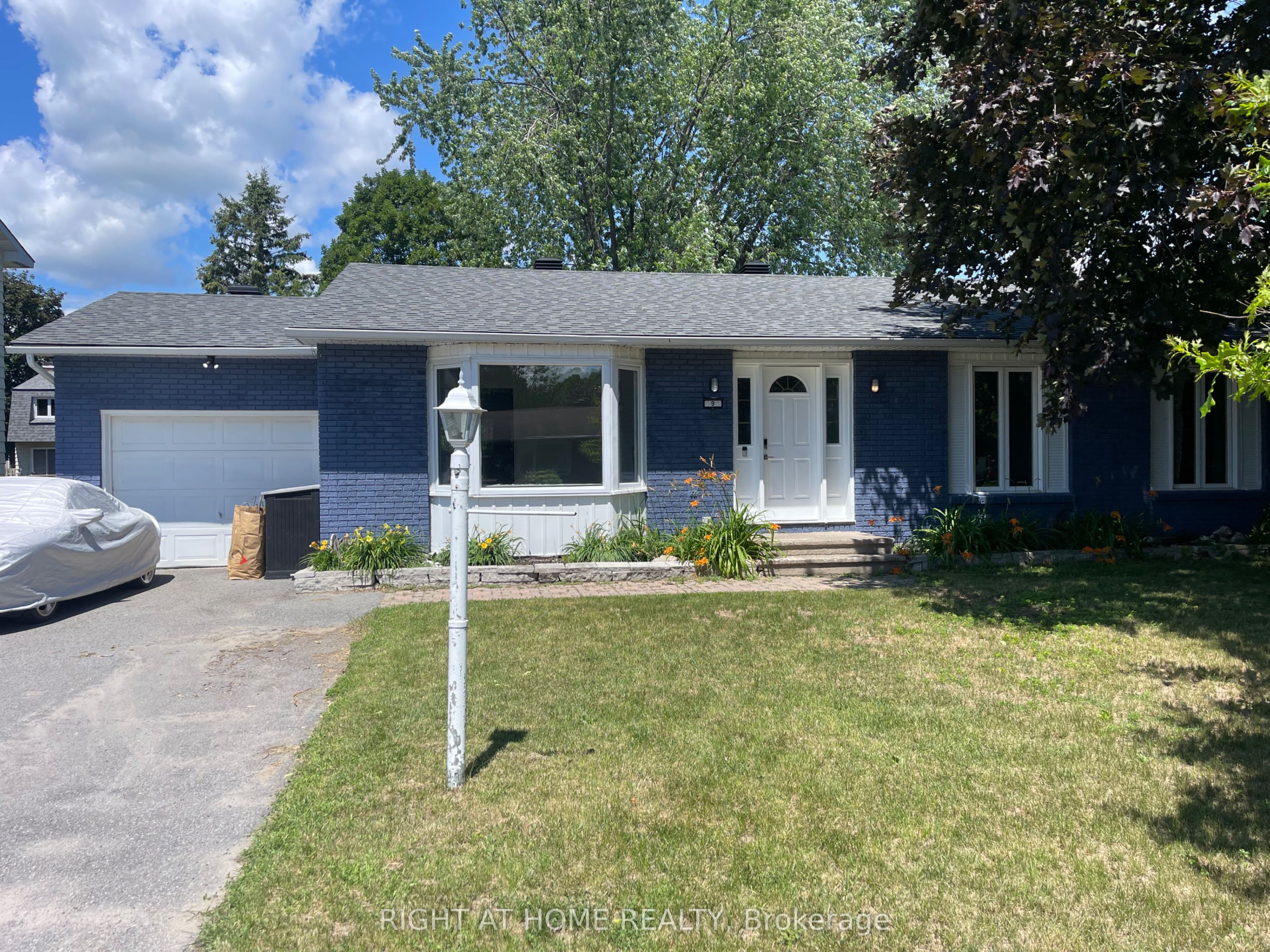9 Leetom Crescent photo 1