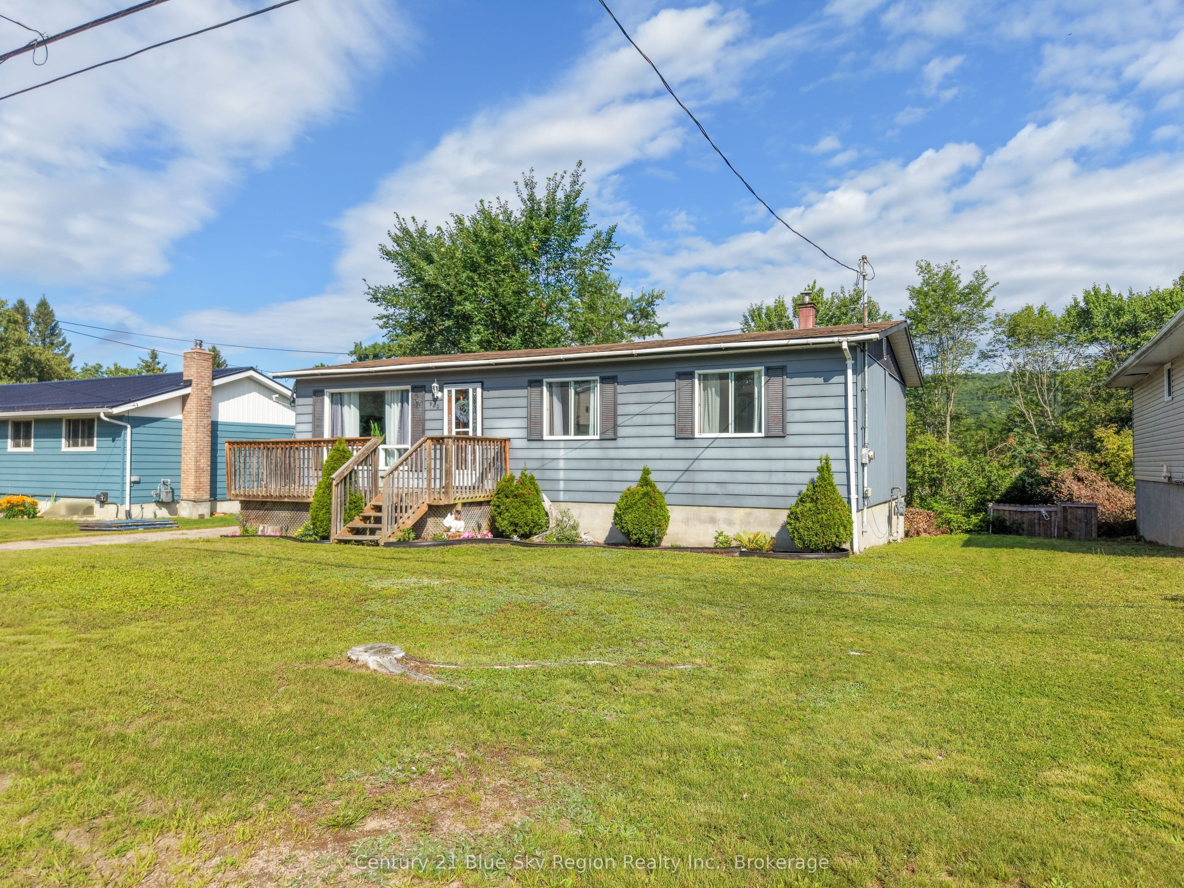 980 Lily Street photo 1