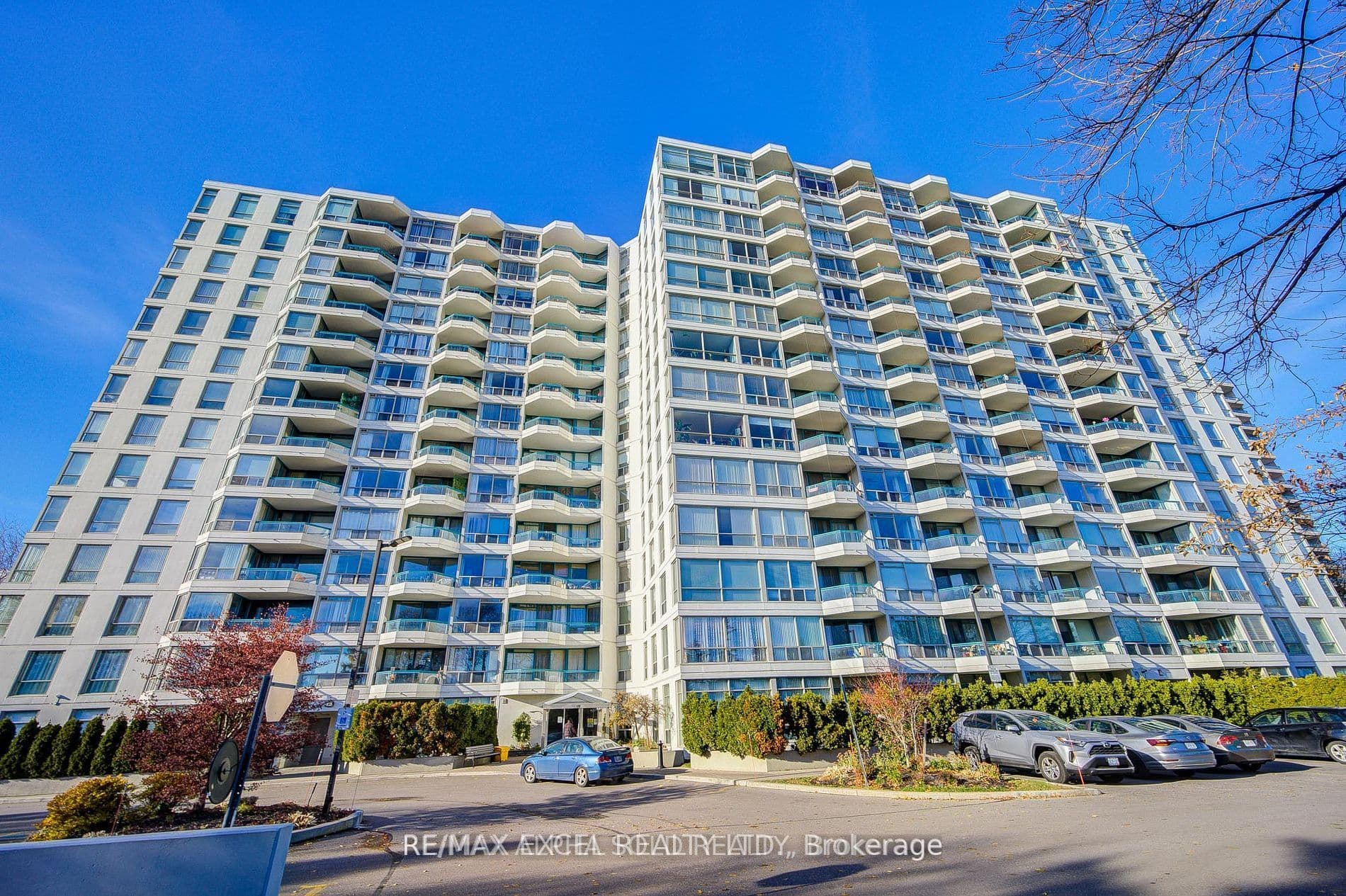 Unit 303 4727 Sheppard Avenue photo 1