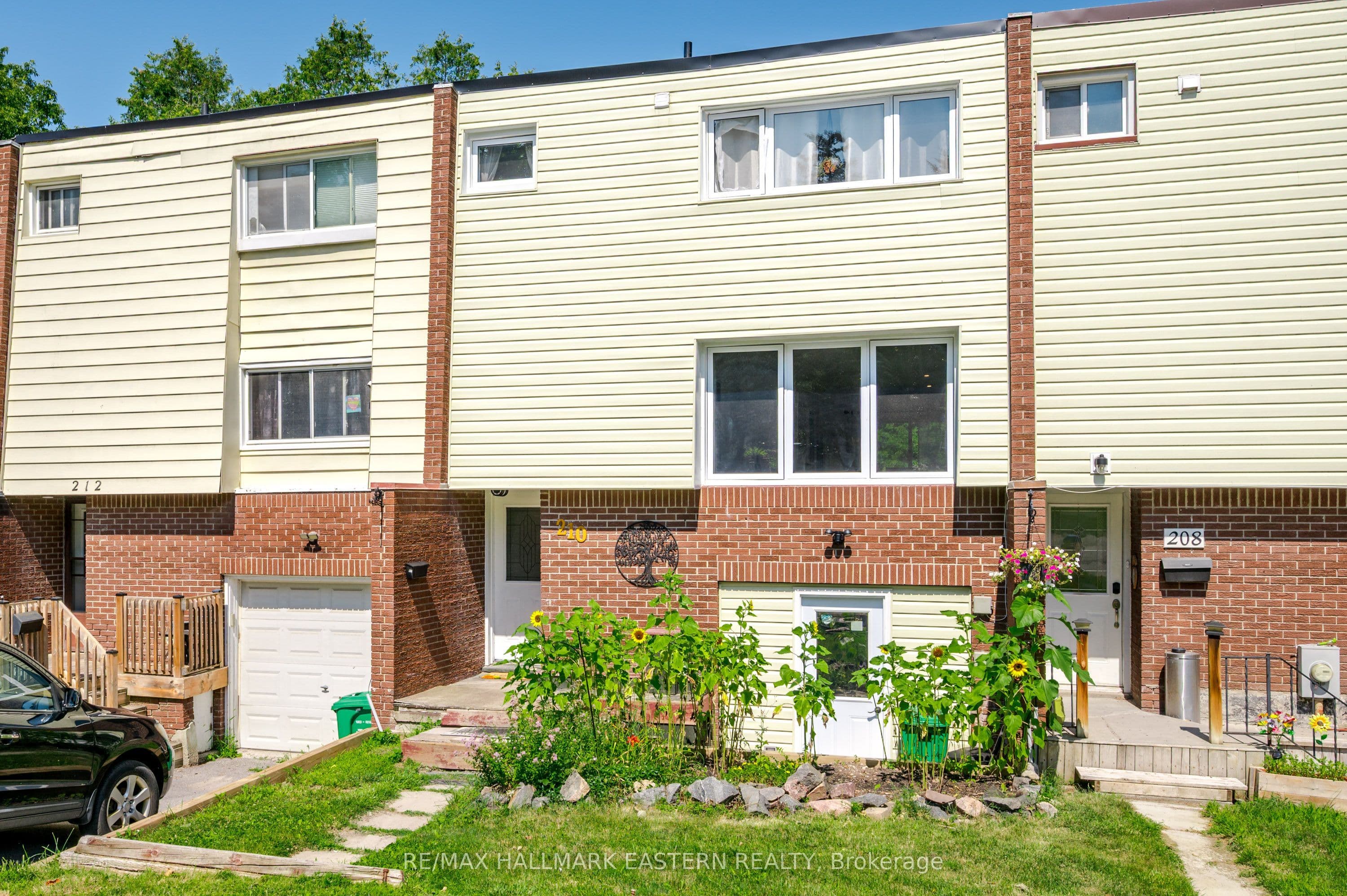 210 Maxwell Avenue photo 1