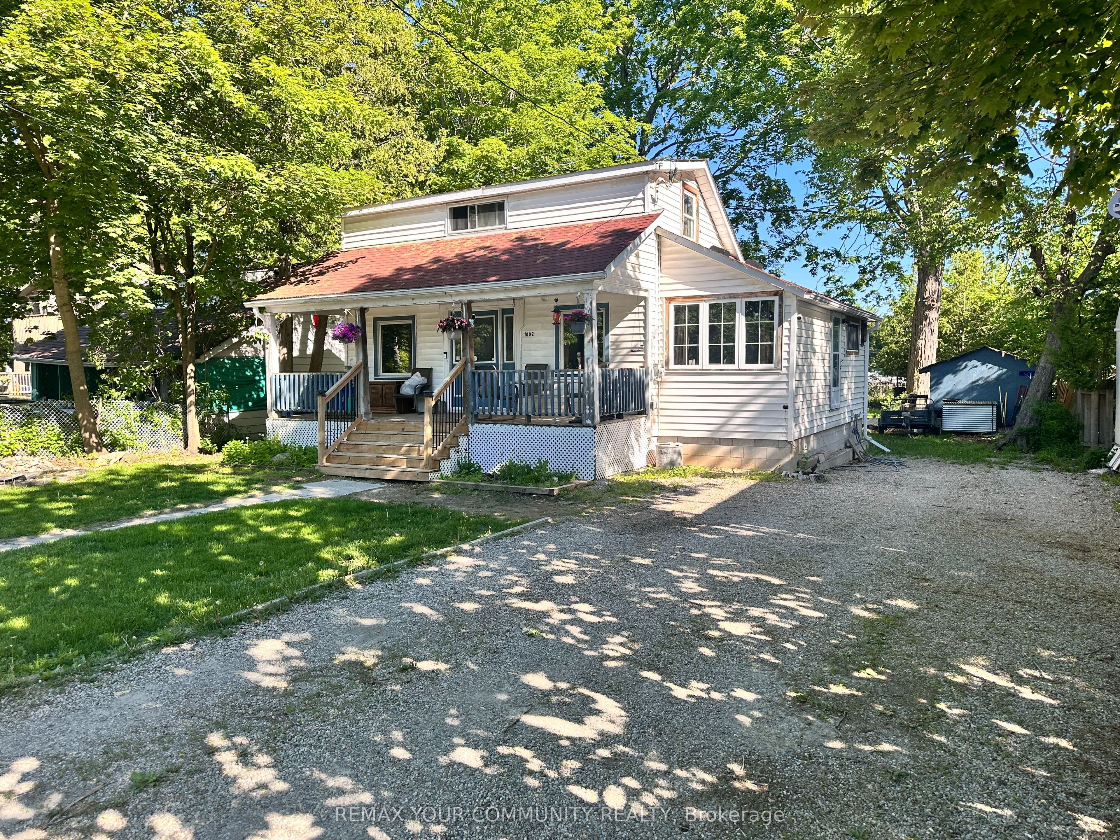 1002 Lake Drive photo 1