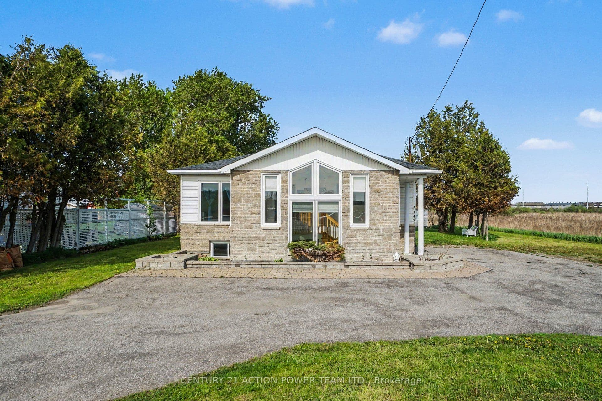 2147 Mer Bleue Road photo 1