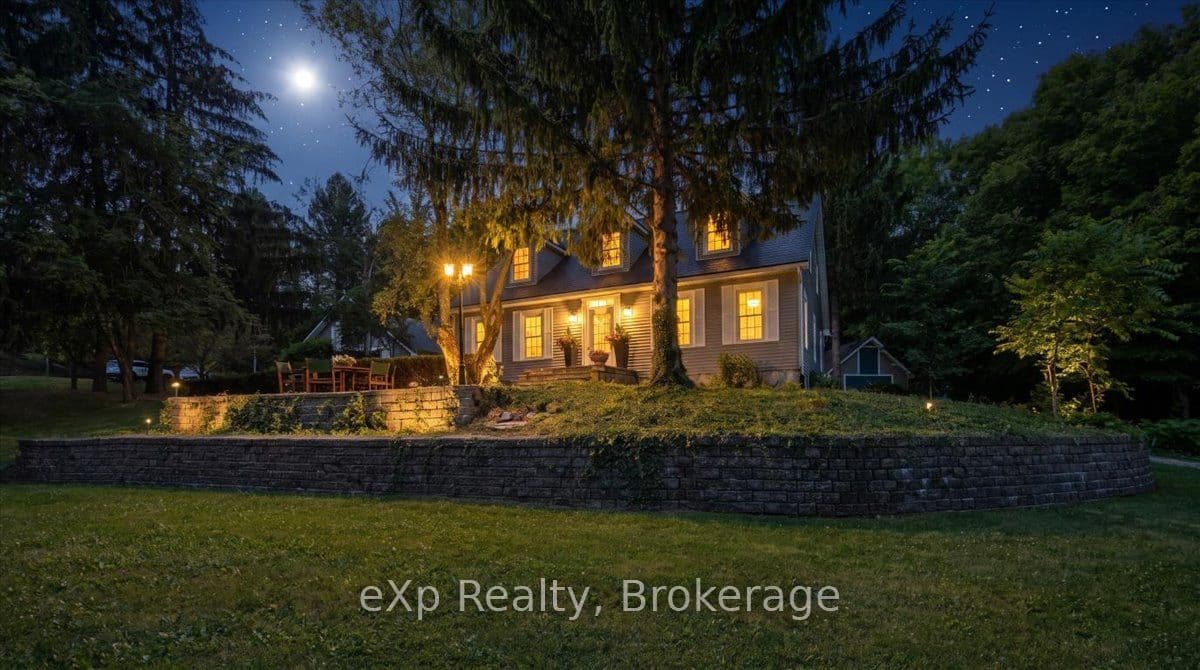 2039 Blacklock Street photo 1