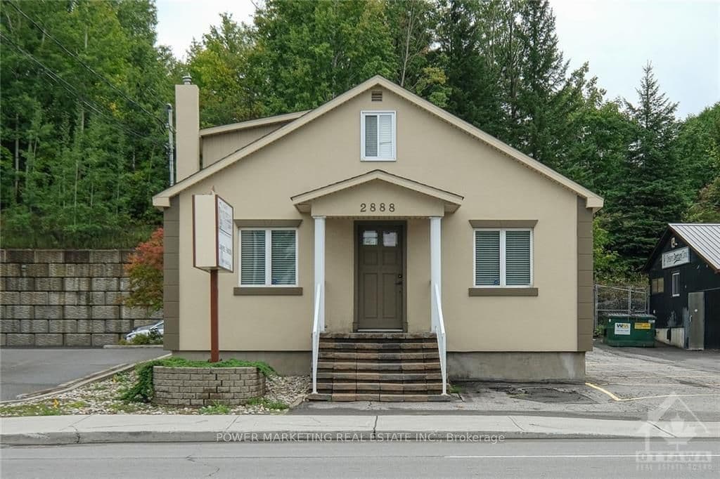 2888 ST JOSEPH Boulevard photo 1