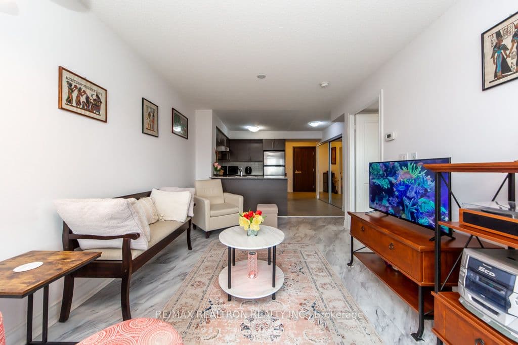 Unit 709 253 South Park Road photo 1