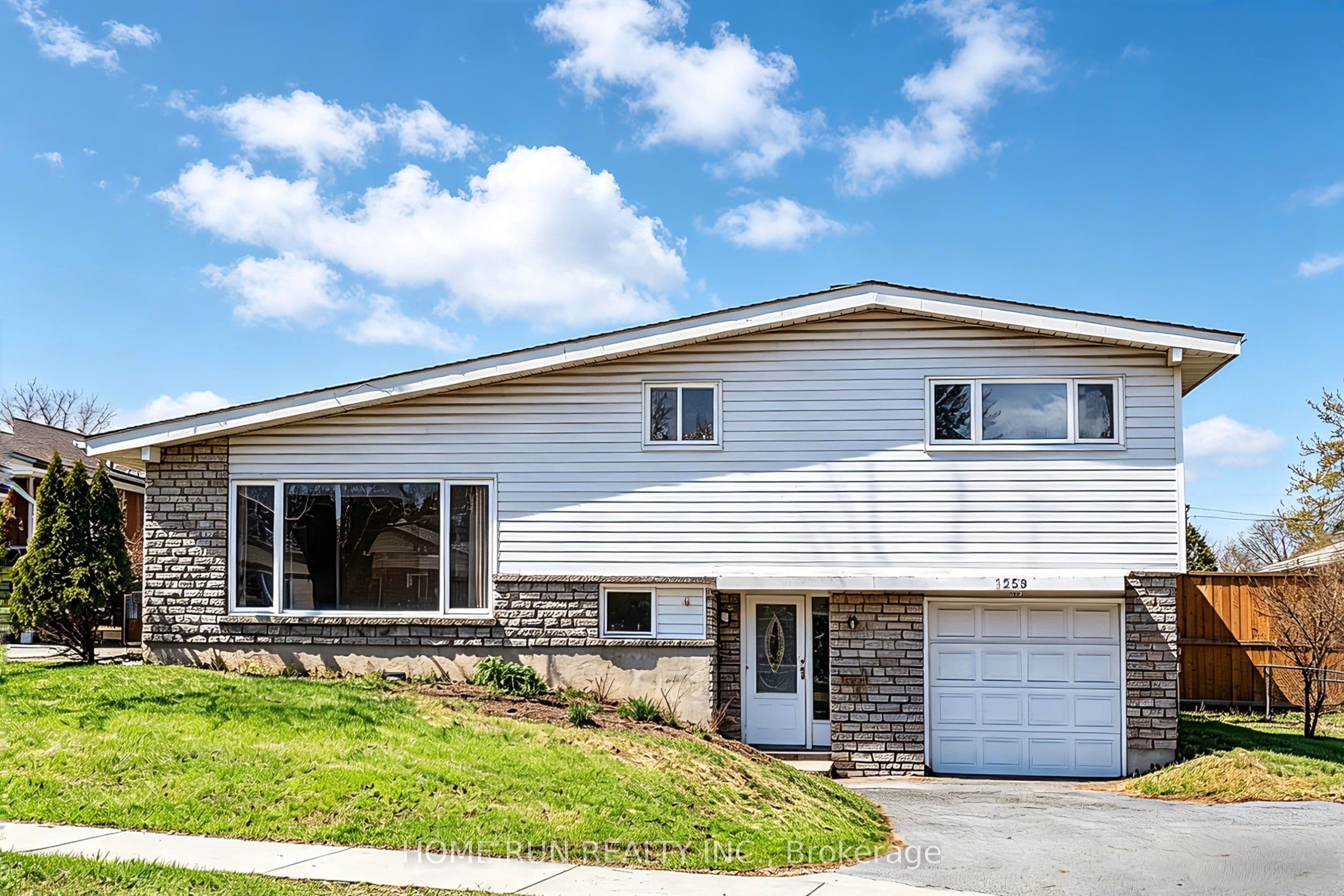 1259 Meadowlands Drive photo 1