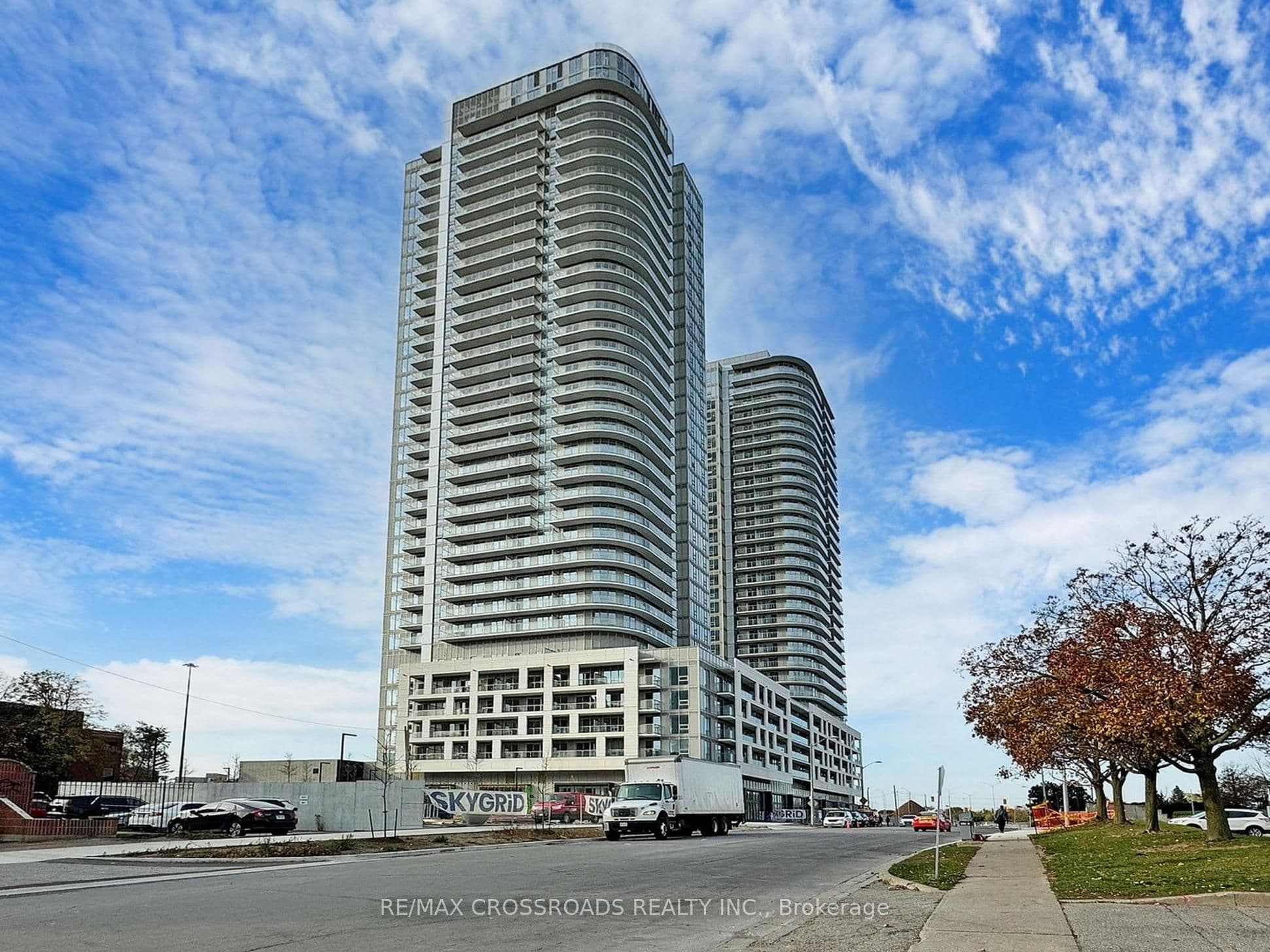 Unit 3303 2033 Kennedy Road photo 1