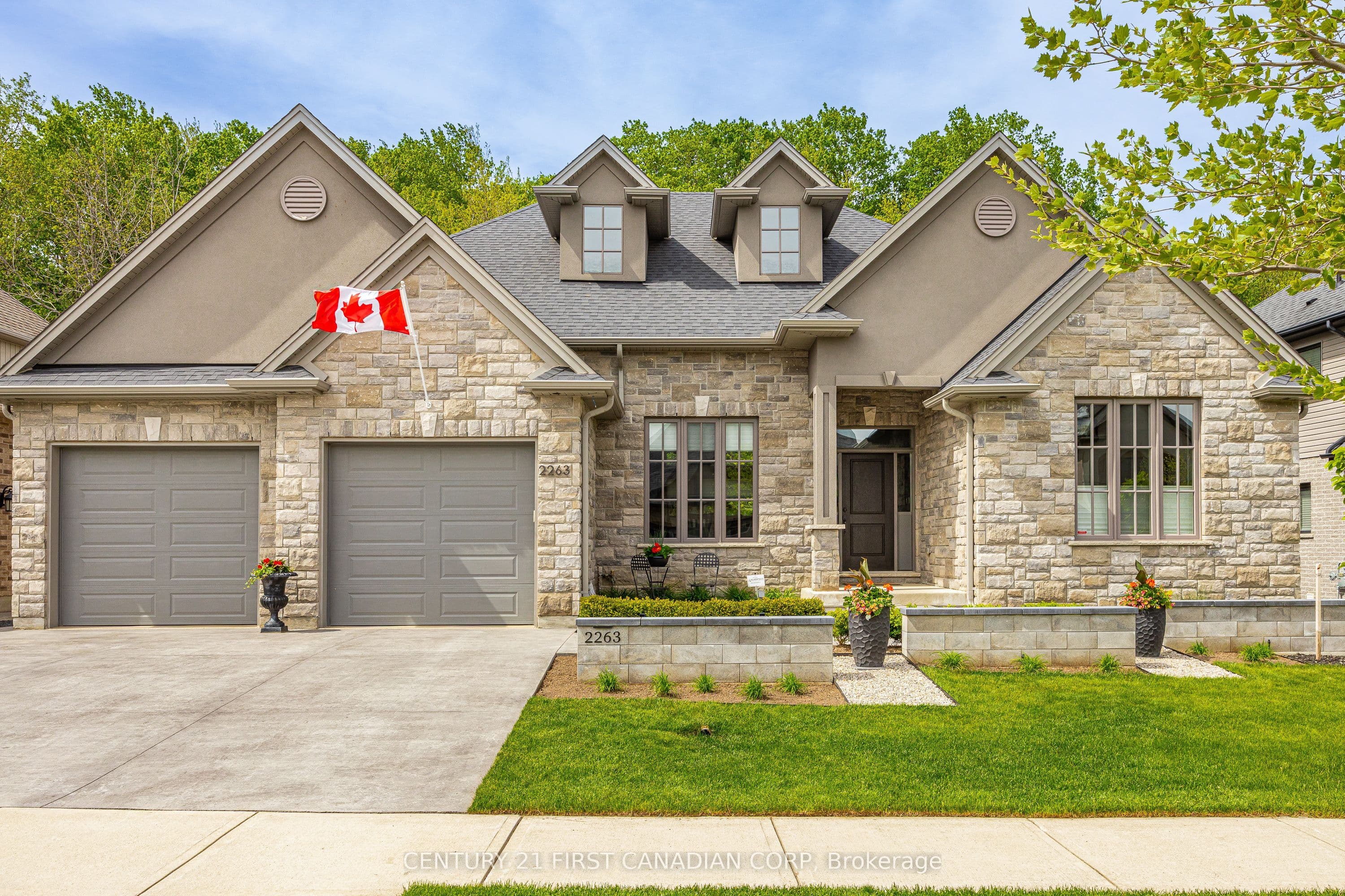 2263 Dauncey Crescent photo 1