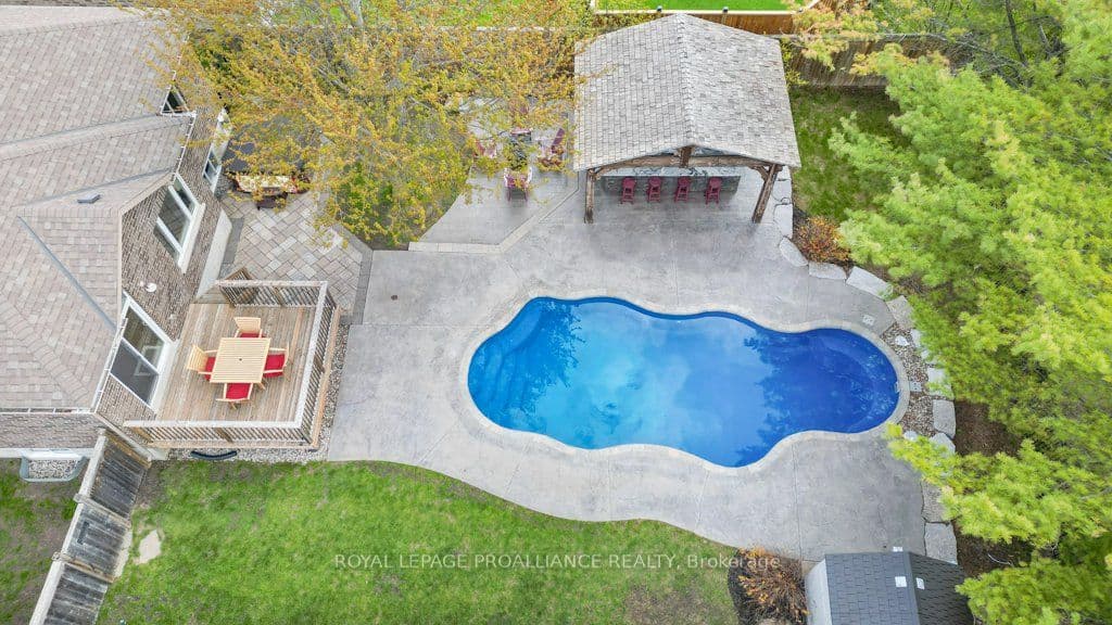 9 Kipling Drive photo 1