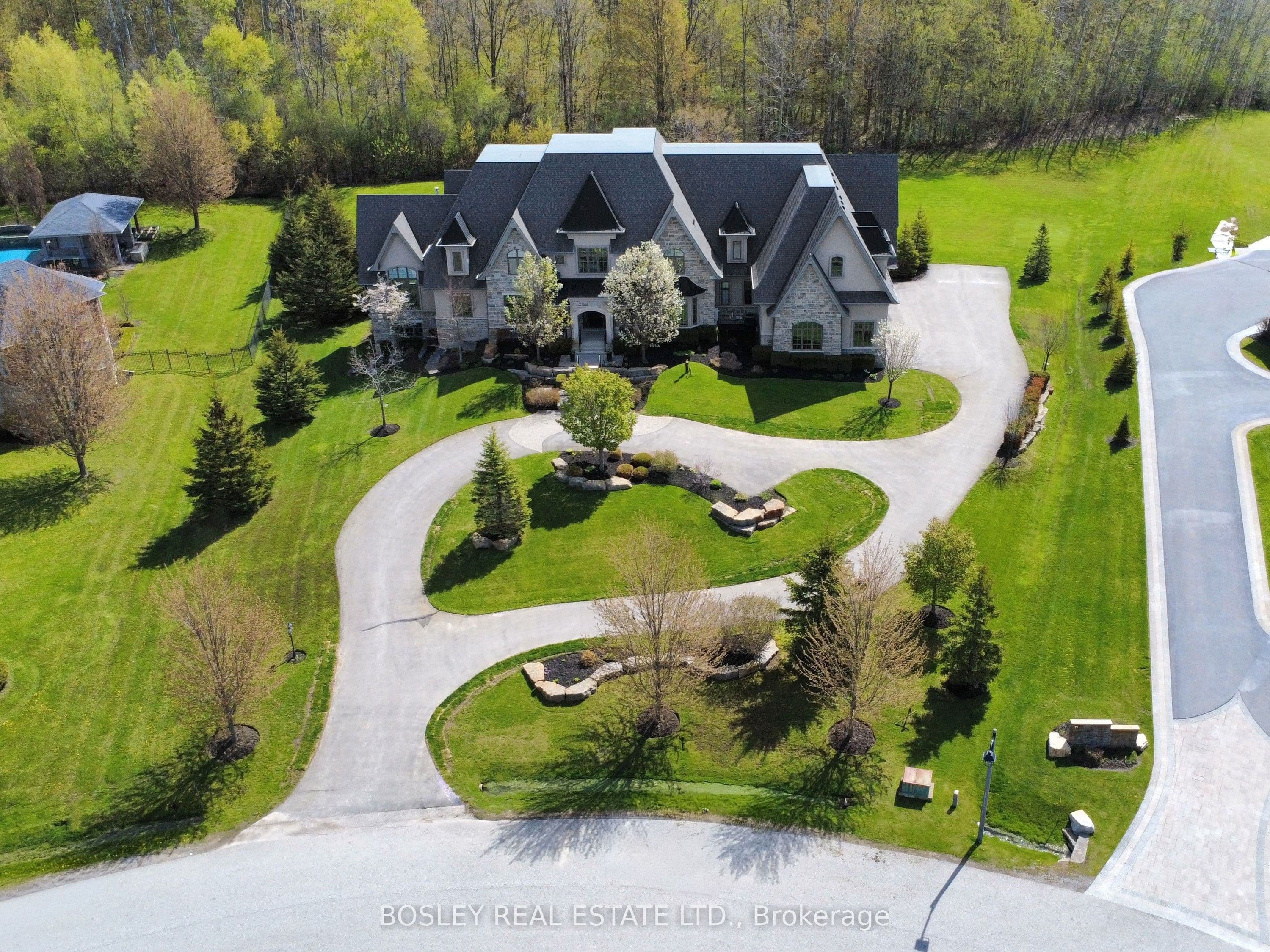 3325 Hollywood Court photo 1