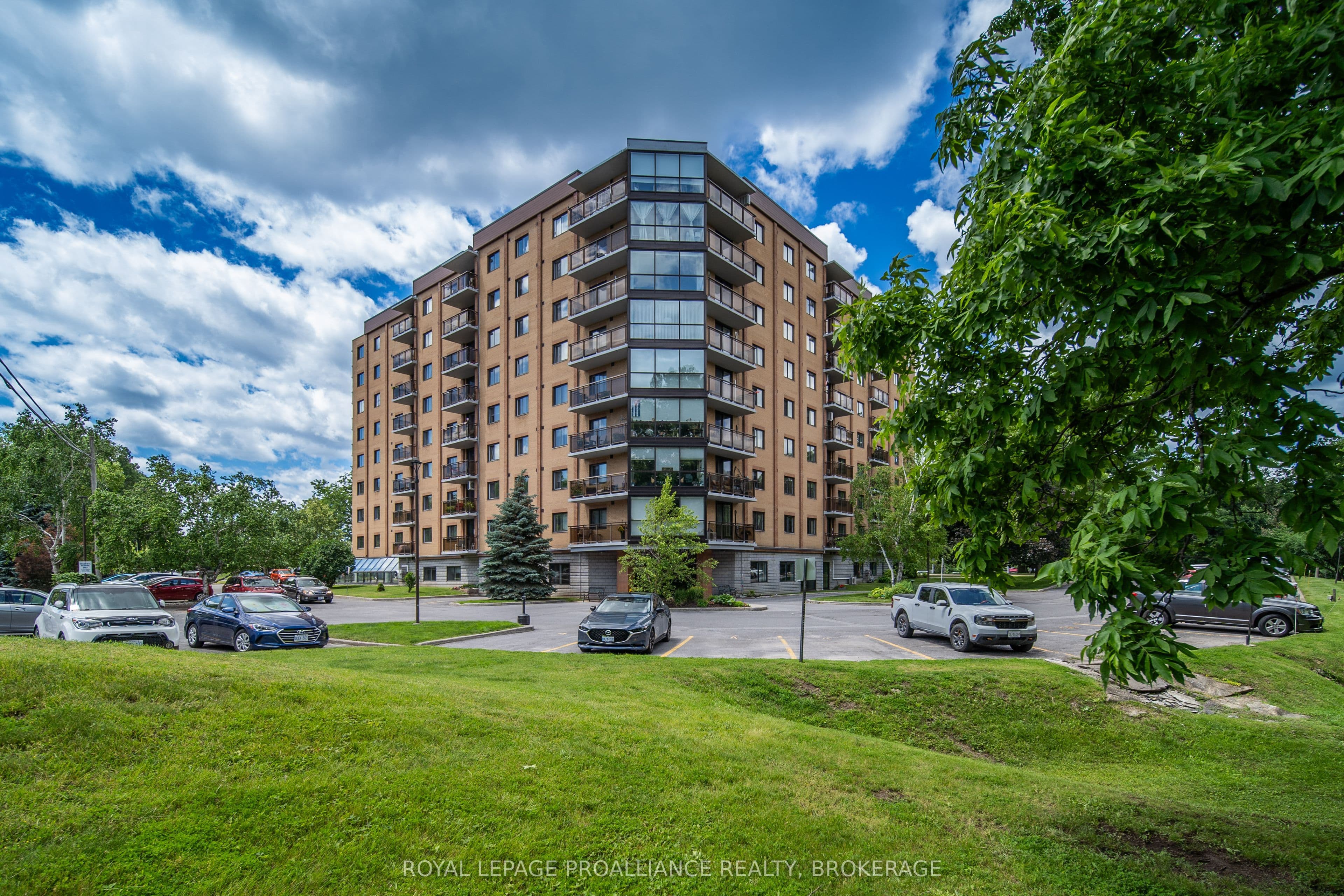 Unit 606 120 Barrett Court photo 1