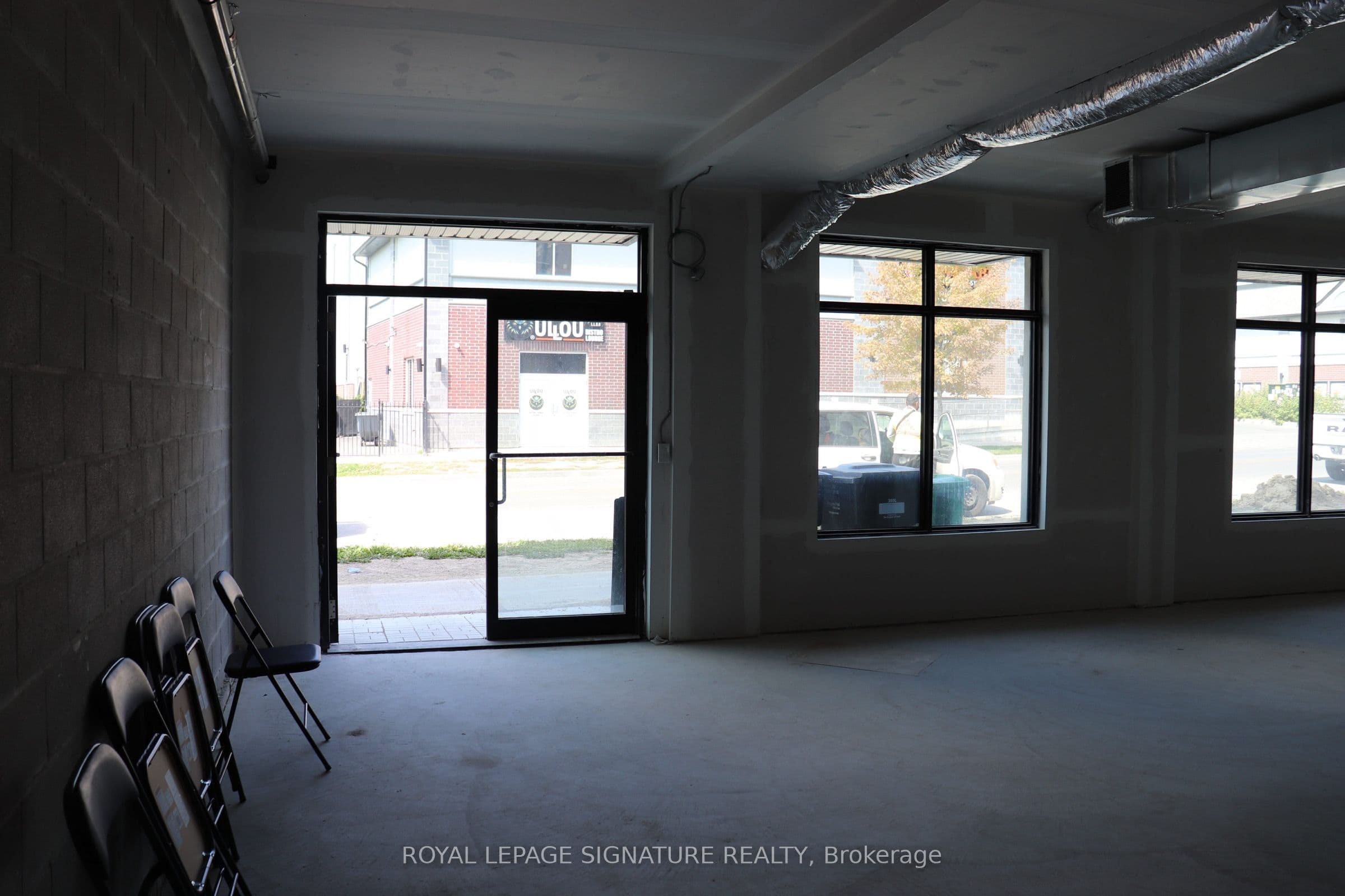 431 Dougall Avenue photo 1