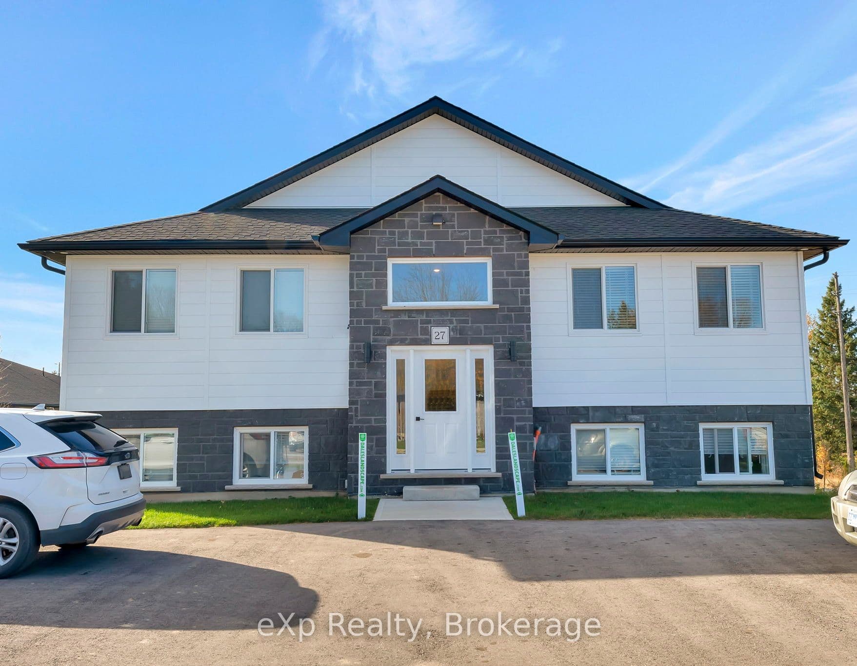 22 Malcolm Crescent photo 1