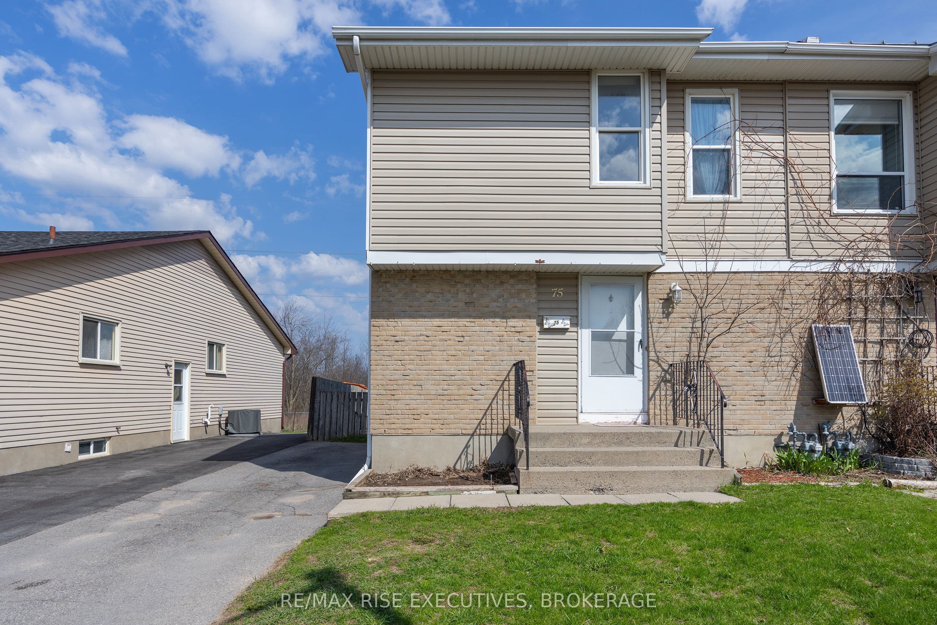 75 Wycliffe Crescent photo 1