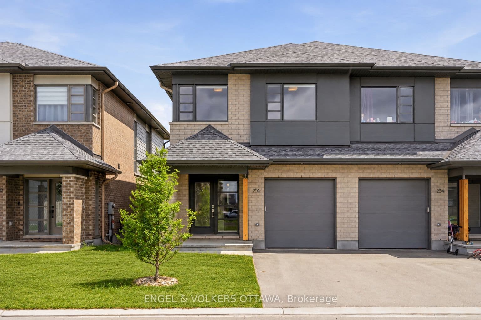 256 Shuttleworth Drive photo 1