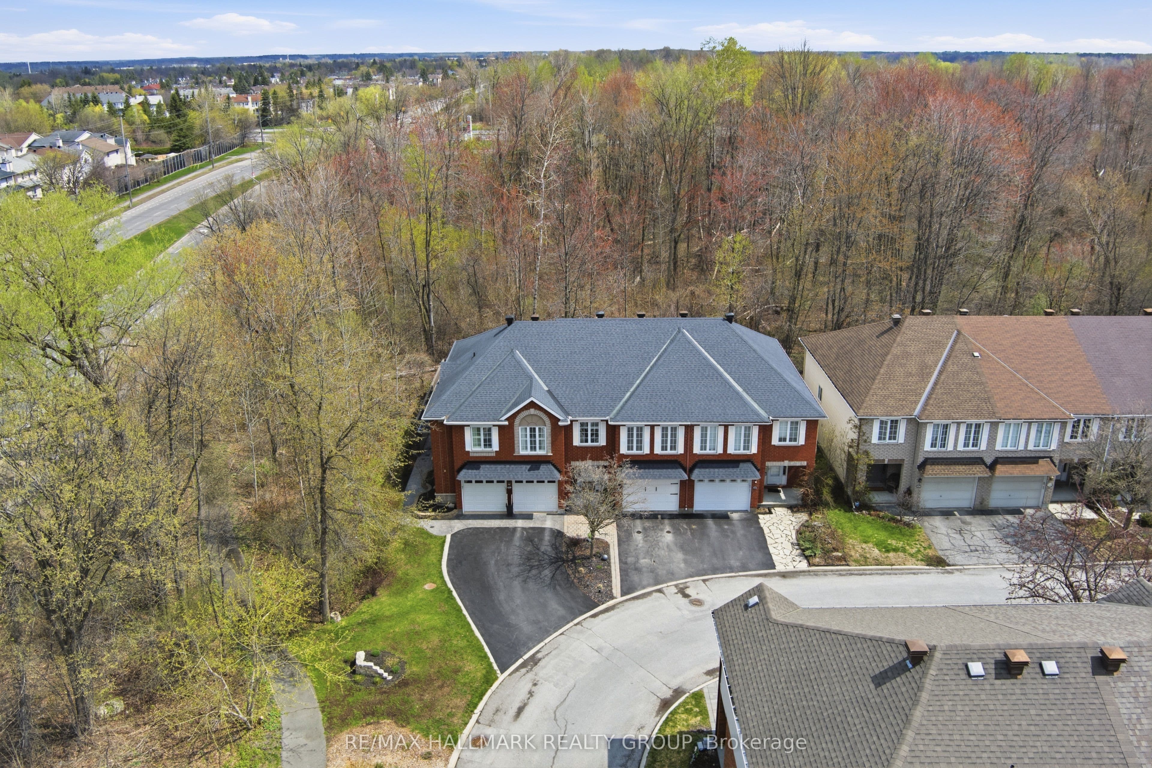 243 Gladeview Private photo 1