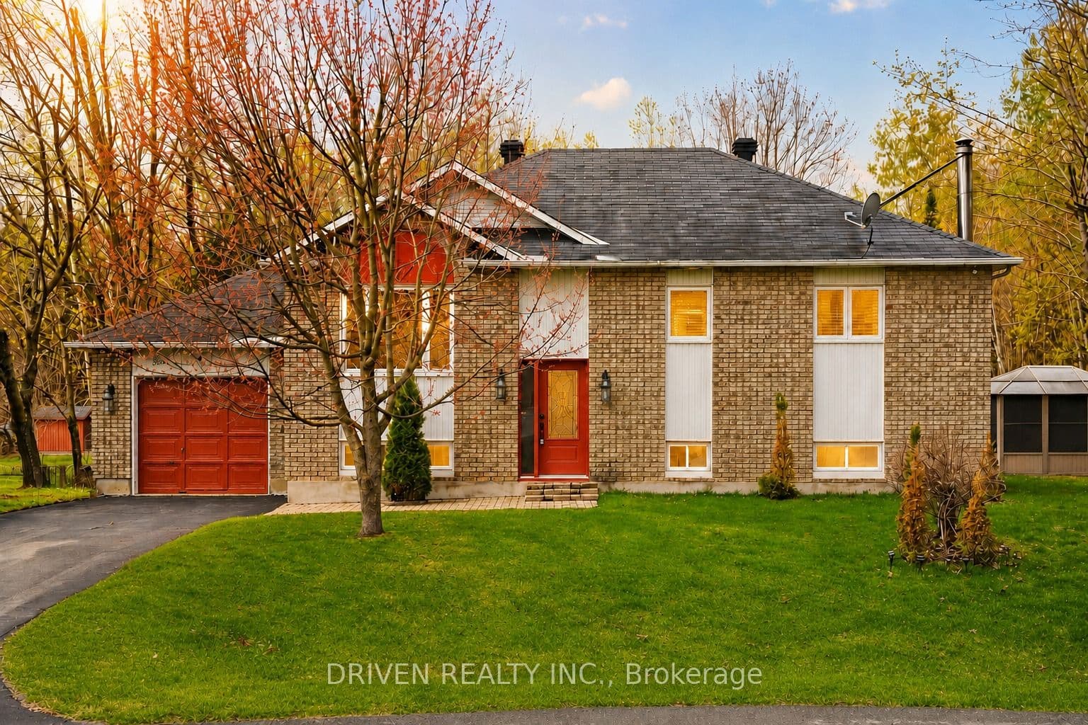 281 Oakwood Drive photo 1