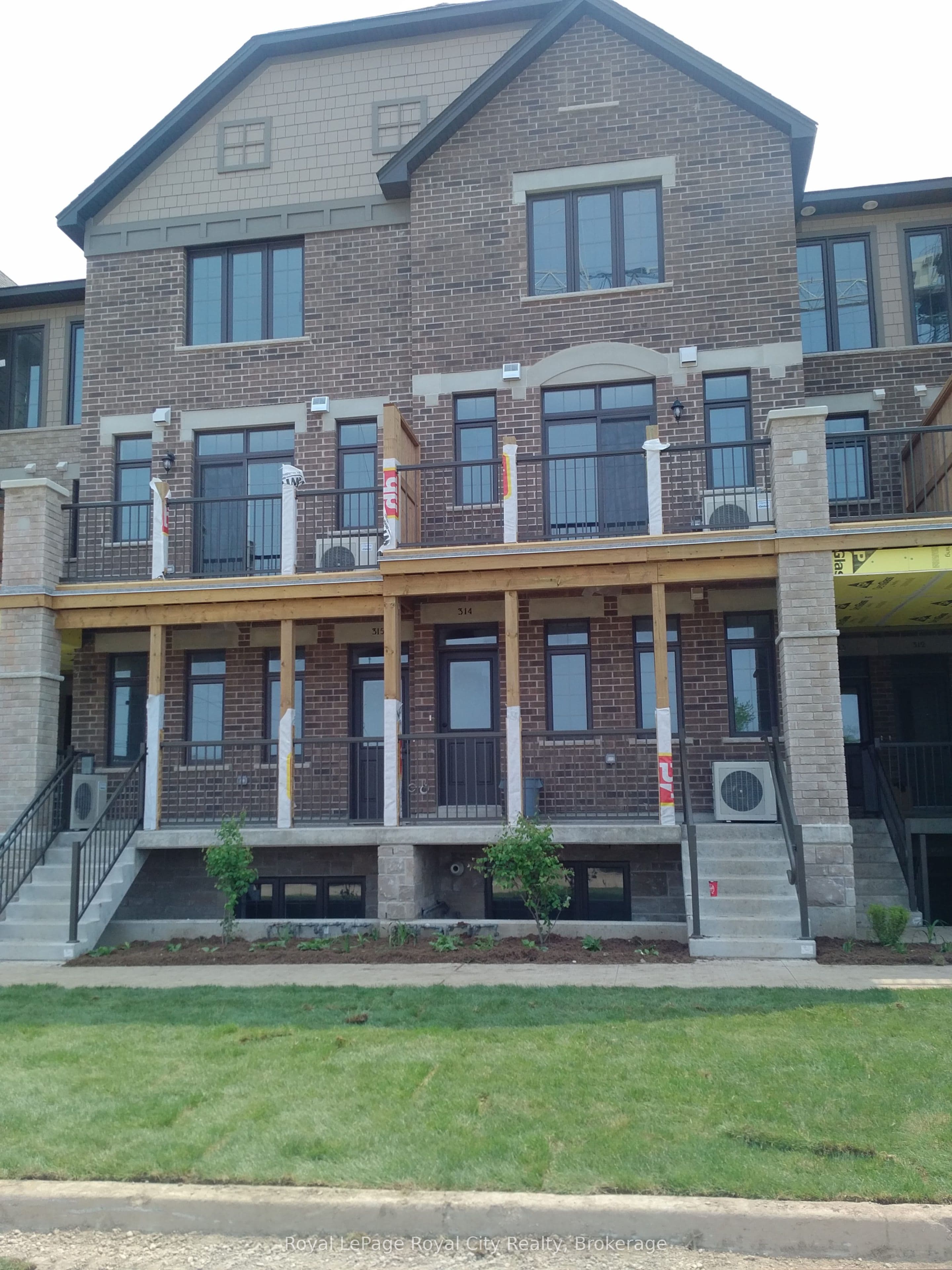 Unit 207 333 Gosling Gardens photo 1