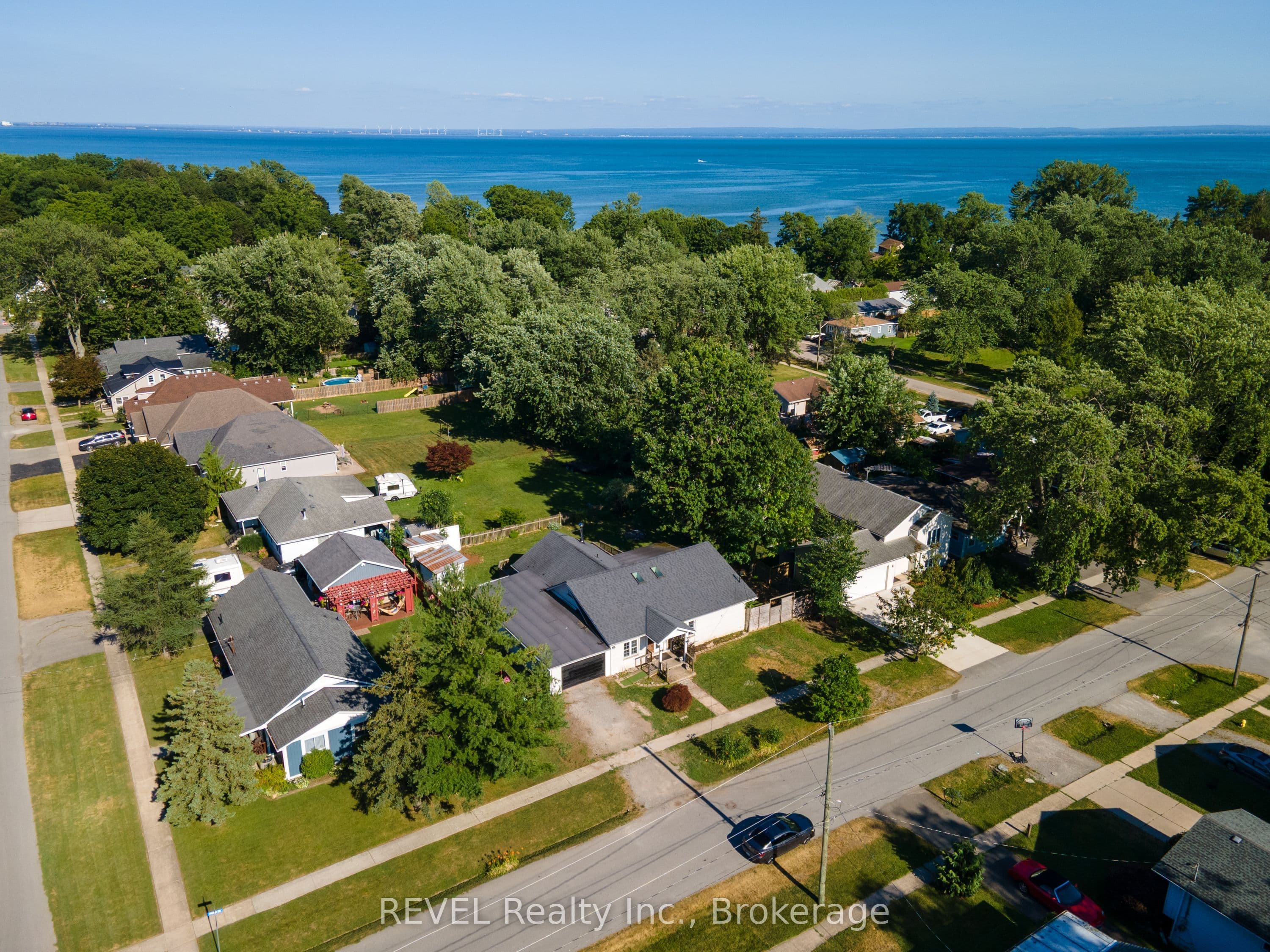 342 HELEN Street photo 1