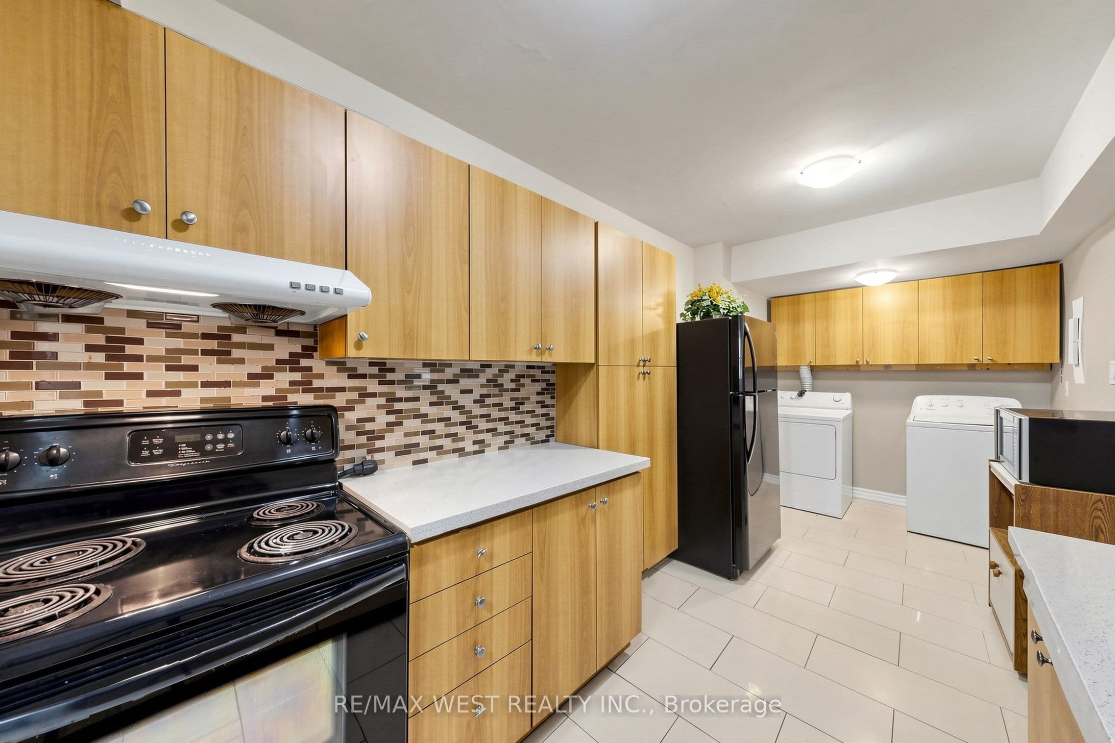 Unit 102 370 Dixon Road photo 1
