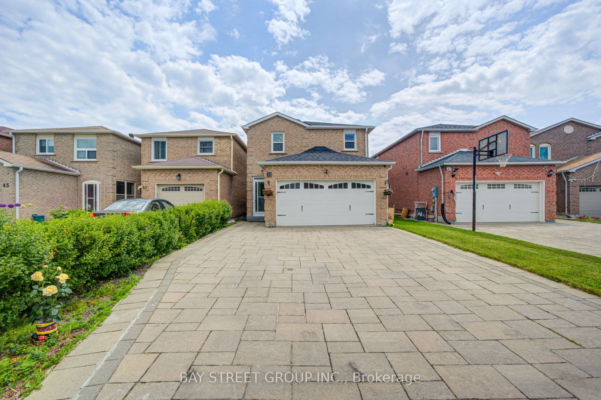 39 Ketchum Crescent photo 1