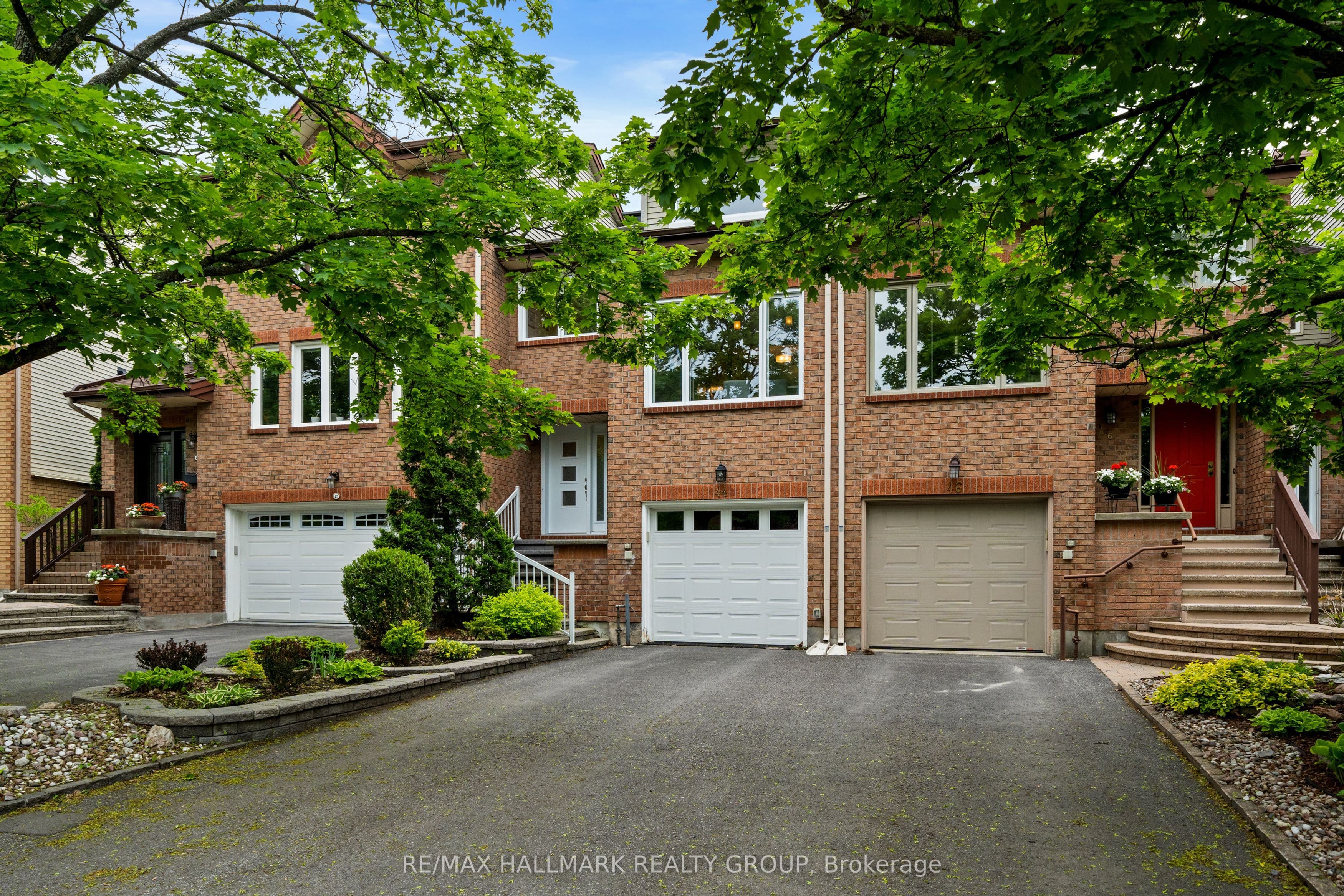 44 Dunbarton Court photo 1