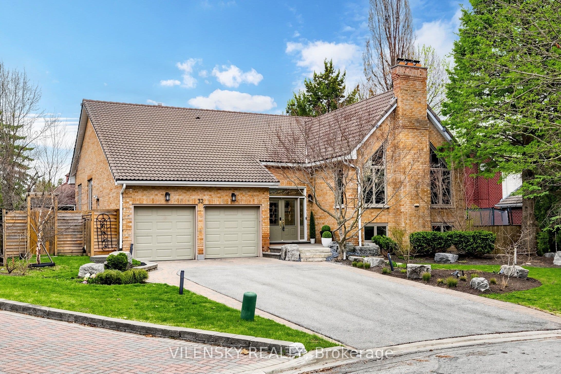 32 Whitfield Court photo 1