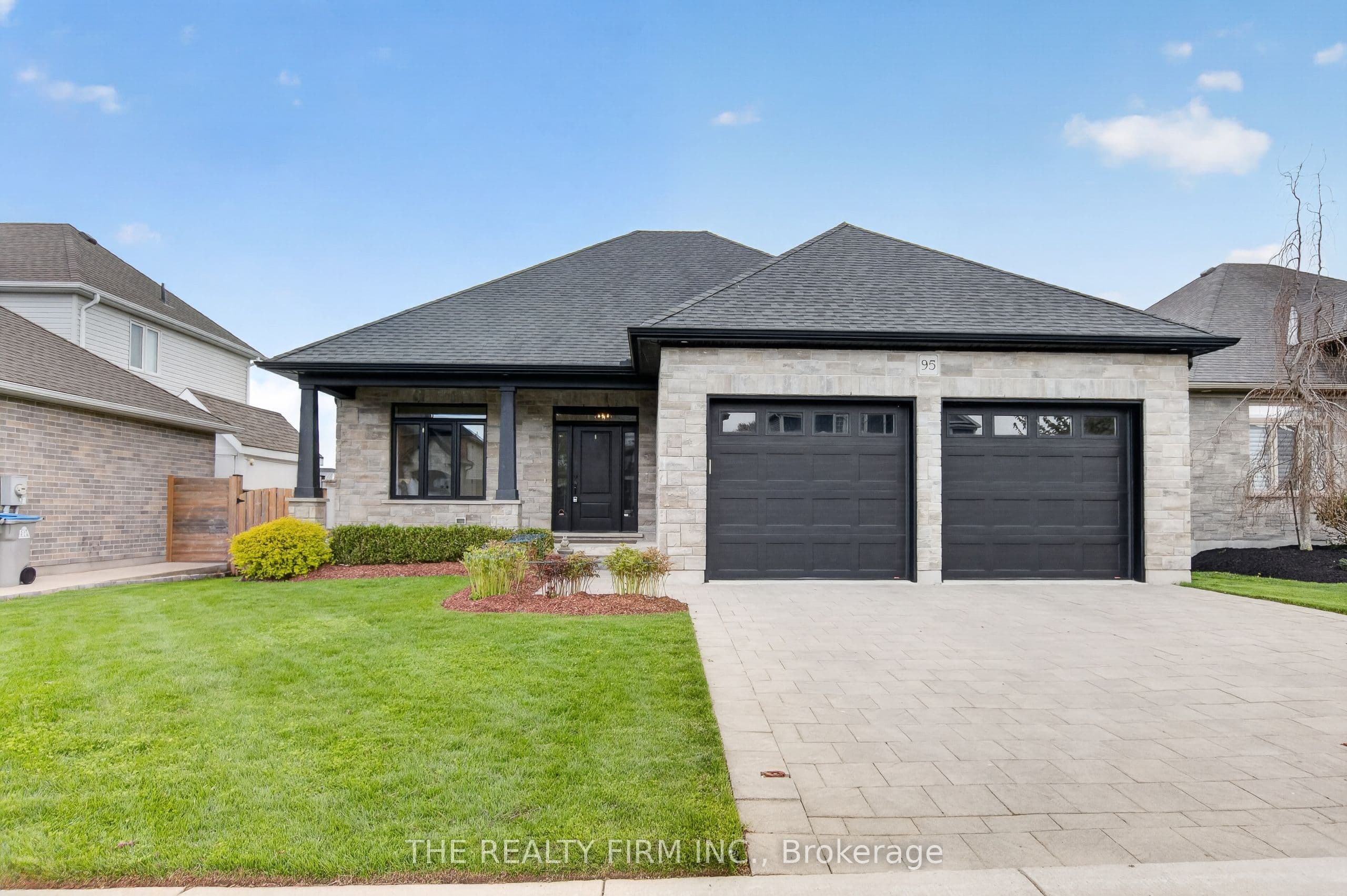 95 Mayapple Crescent photo 1