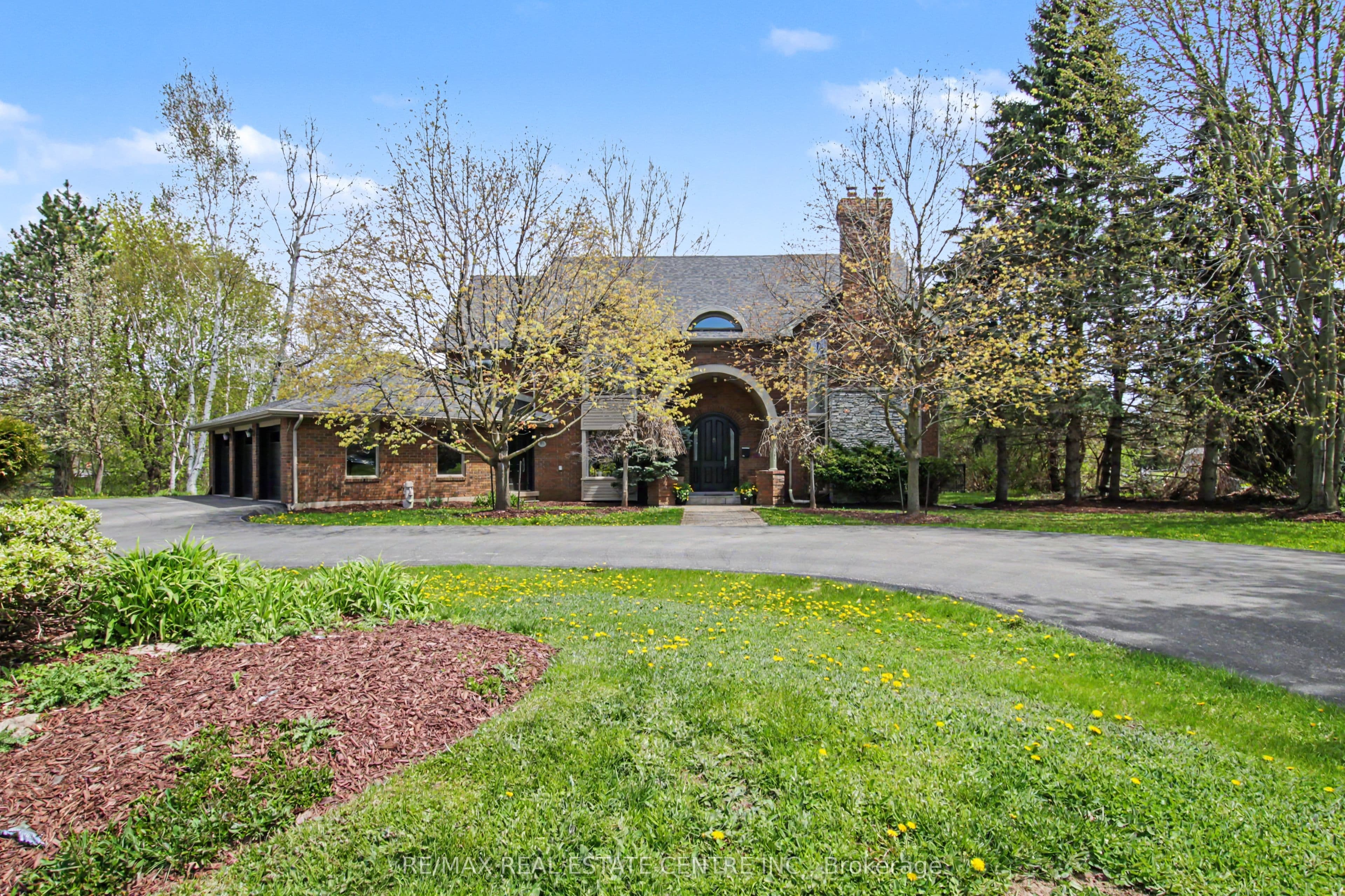 155 Crawford Crescent photo 1