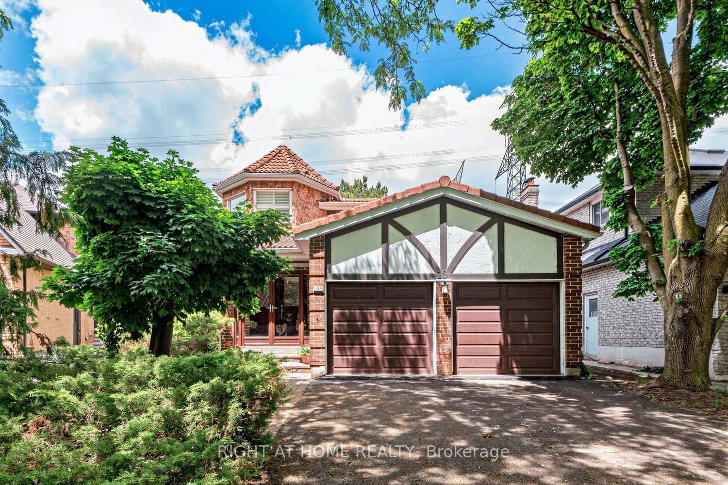 10 Parklawn Crescent photo 1
