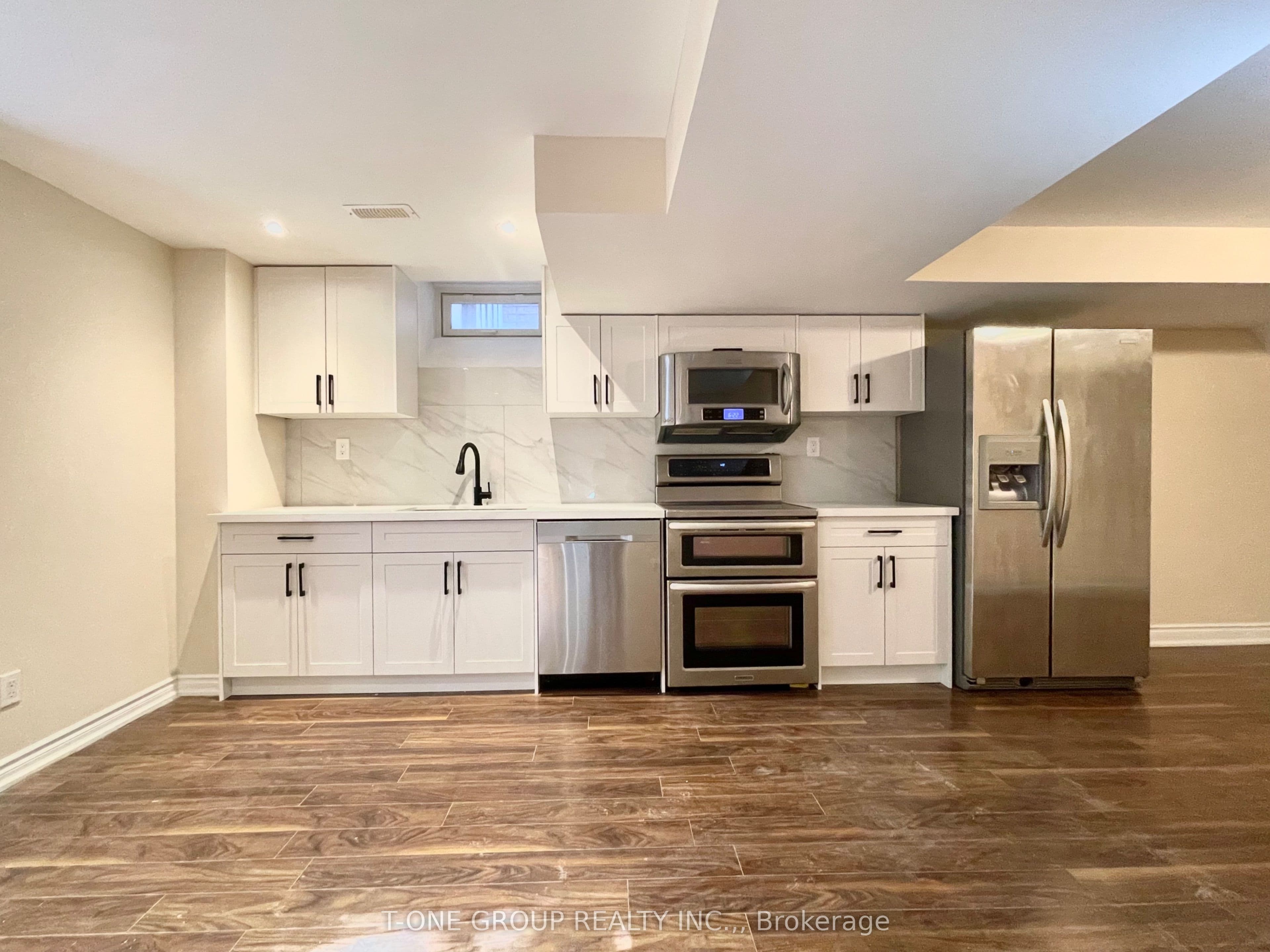 Unit Lower 35 Valemount Way photo 1