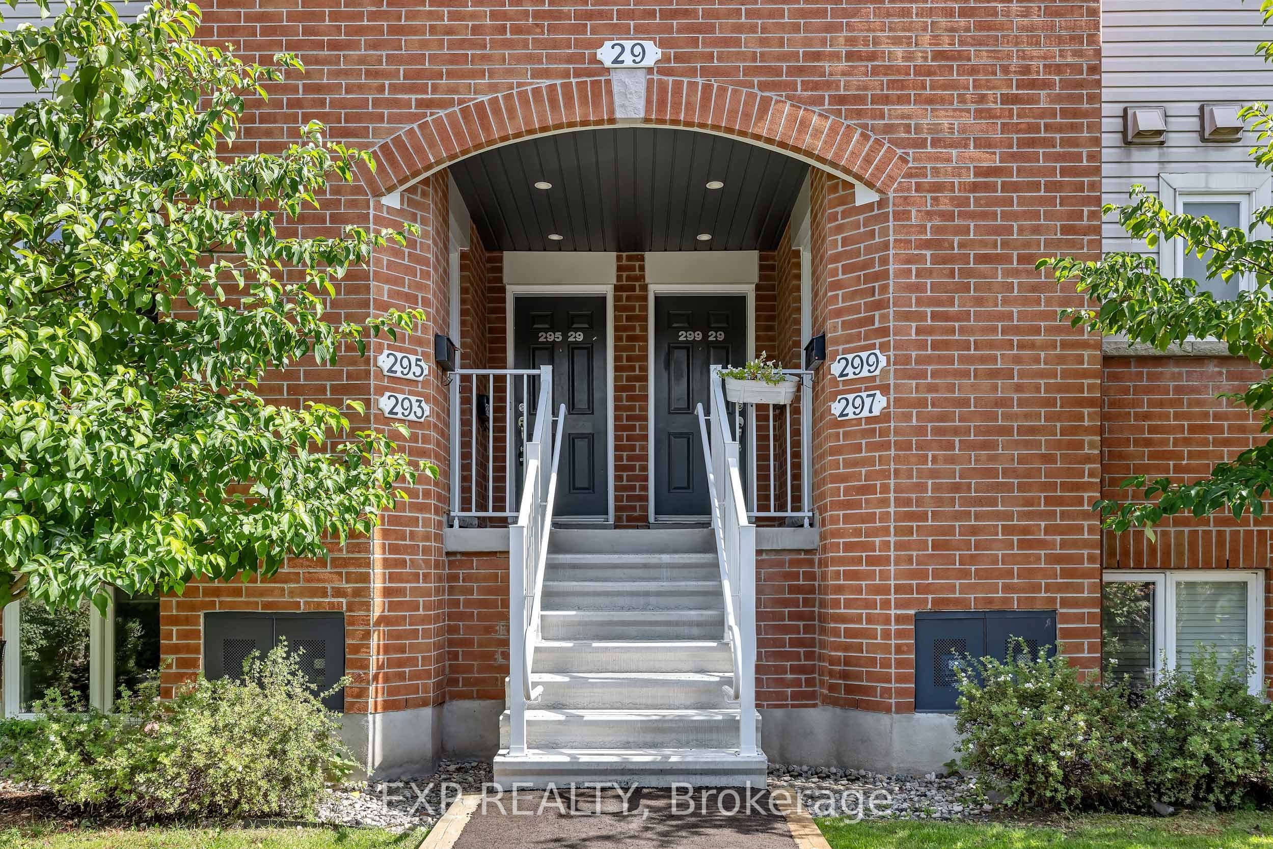 Unit 295 29 Jardin Private photo 1