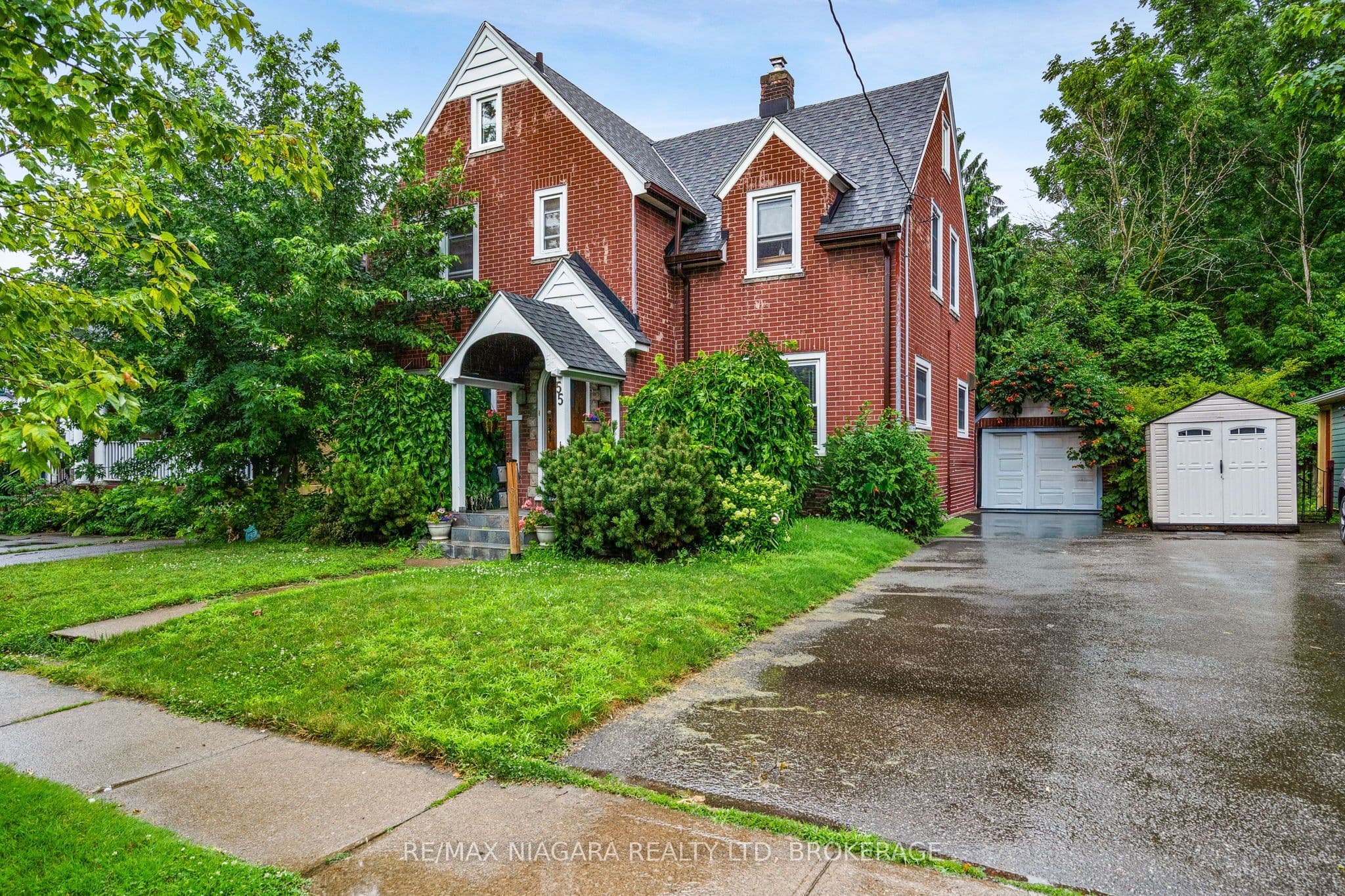55 Maple Street photo 1